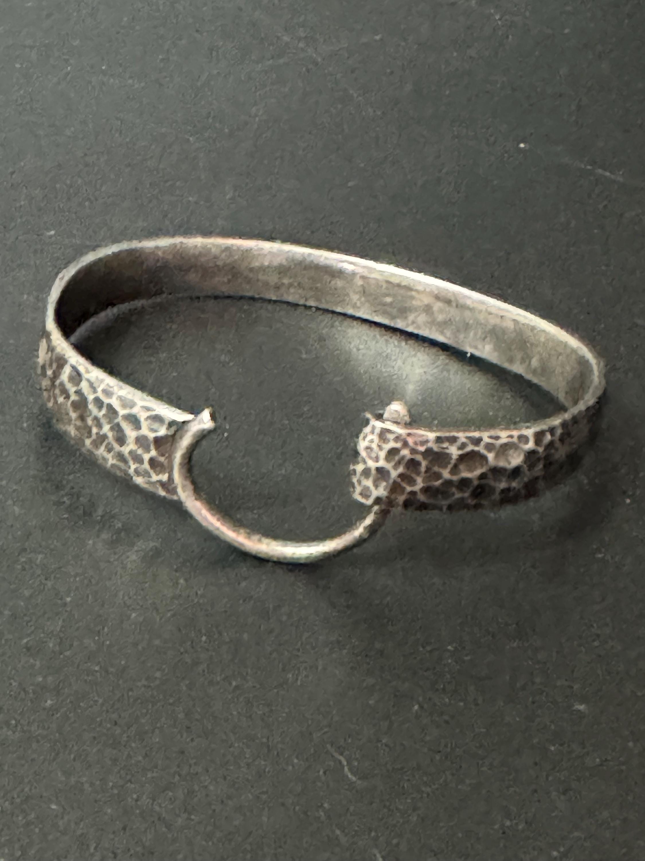 Vintage Modernist abstract stamoed 925 Sterling silver statement cuff bracelet brutalist bangle 38.4 grams