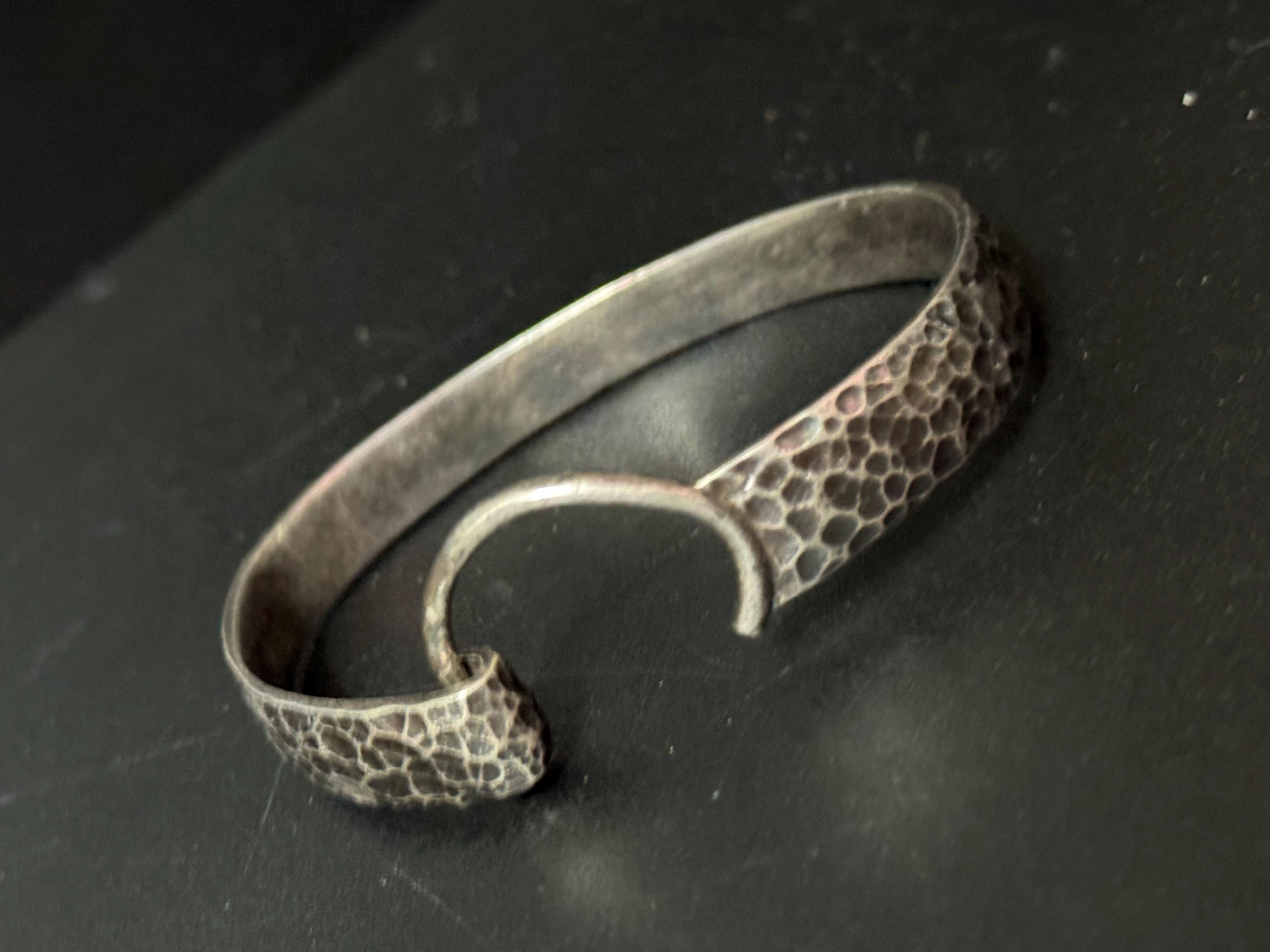 Vintage Modernist abstract stamoed 925 Sterling silver statement cuff bracelet brutalist bangle 38.4 grams