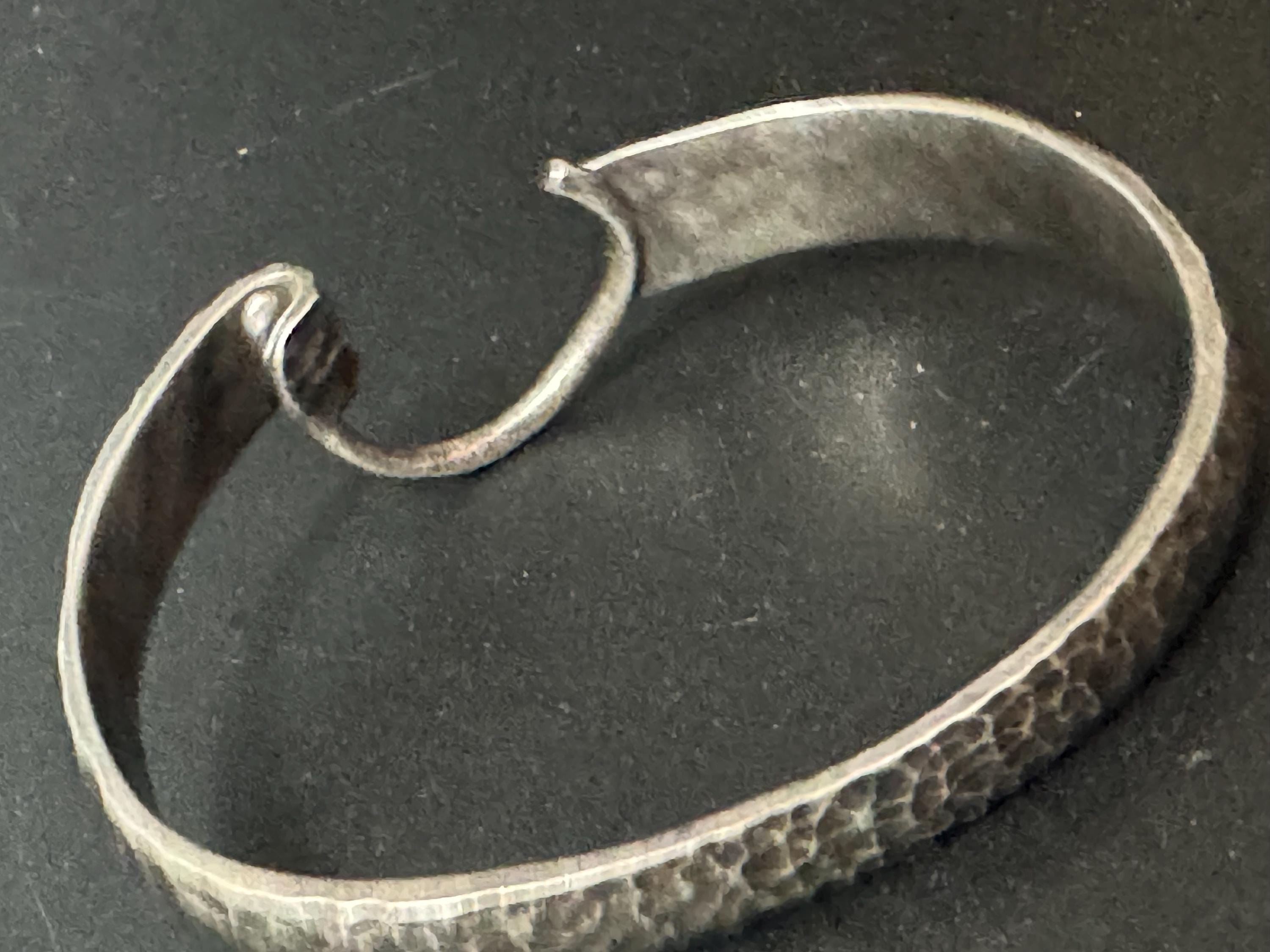 Vintage Modernist abstract stamoed 925 Sterling silver statement cuff bracelet brutalist bangle 38.4 grams