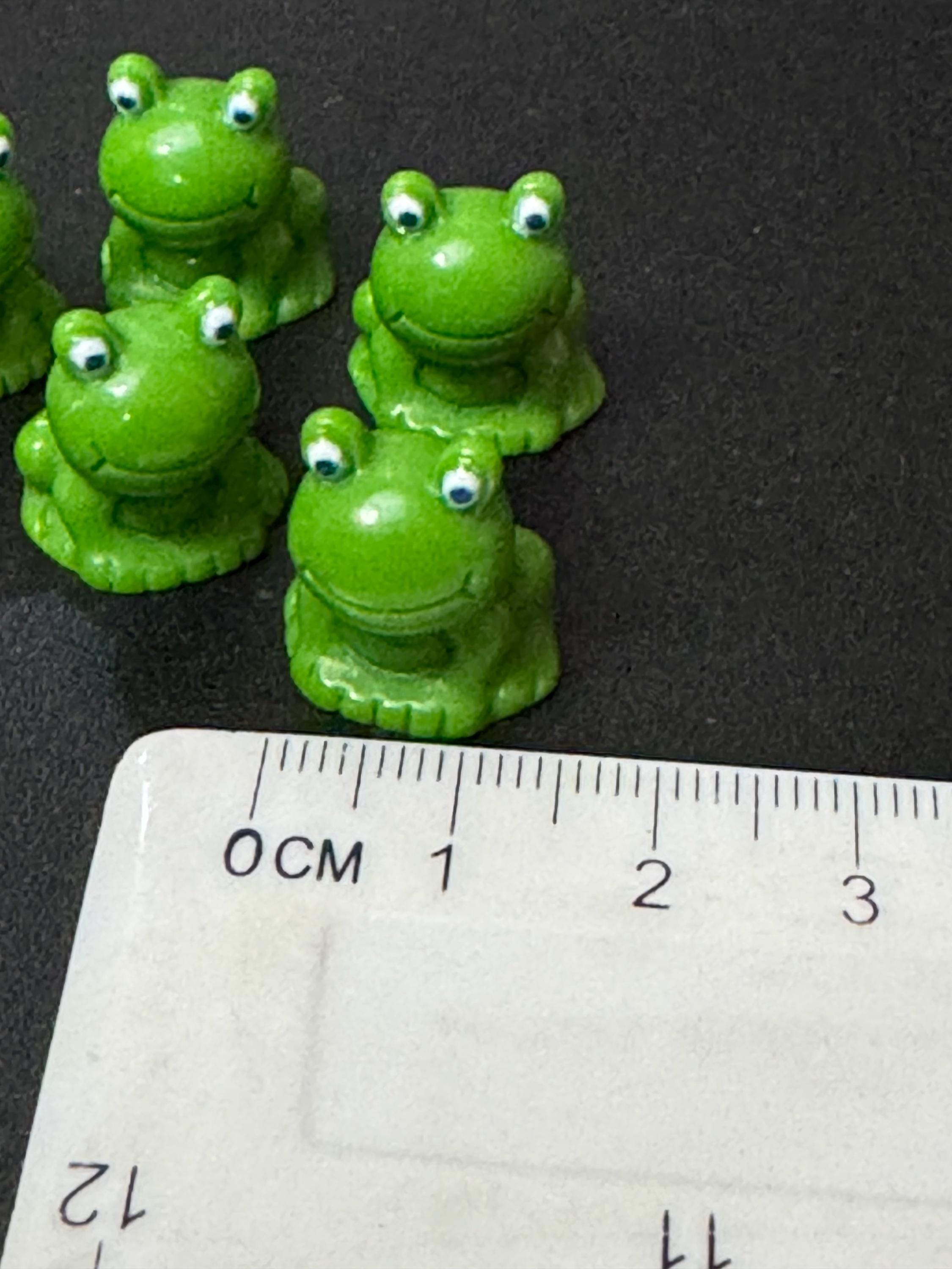 5 x Miniature green frog toppers tiny figures for cake decoration , craft and dollhouse