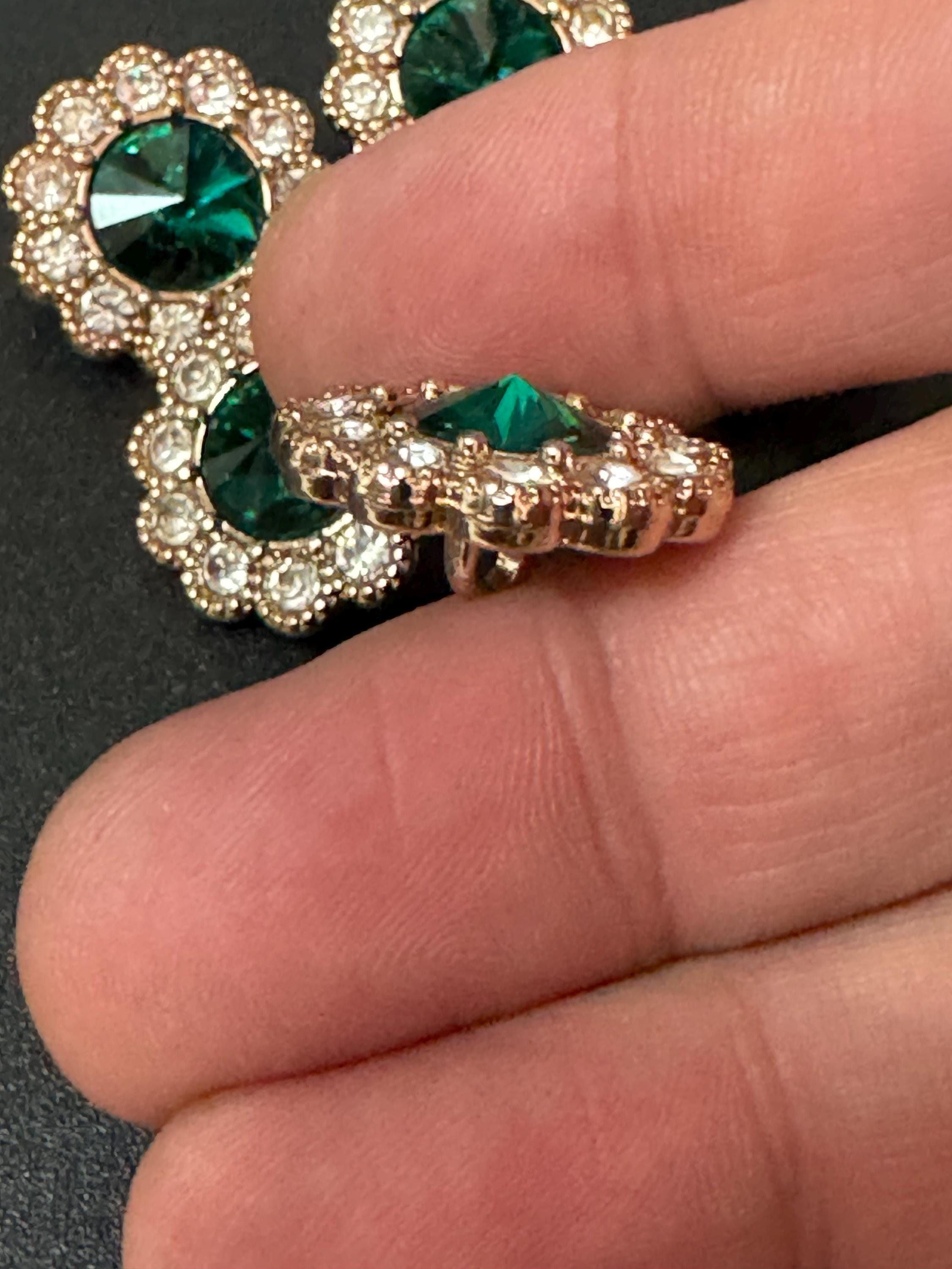 Emerald Green Rivoli Crystal Flower Buttons: Gold Tone (Pack of 5)