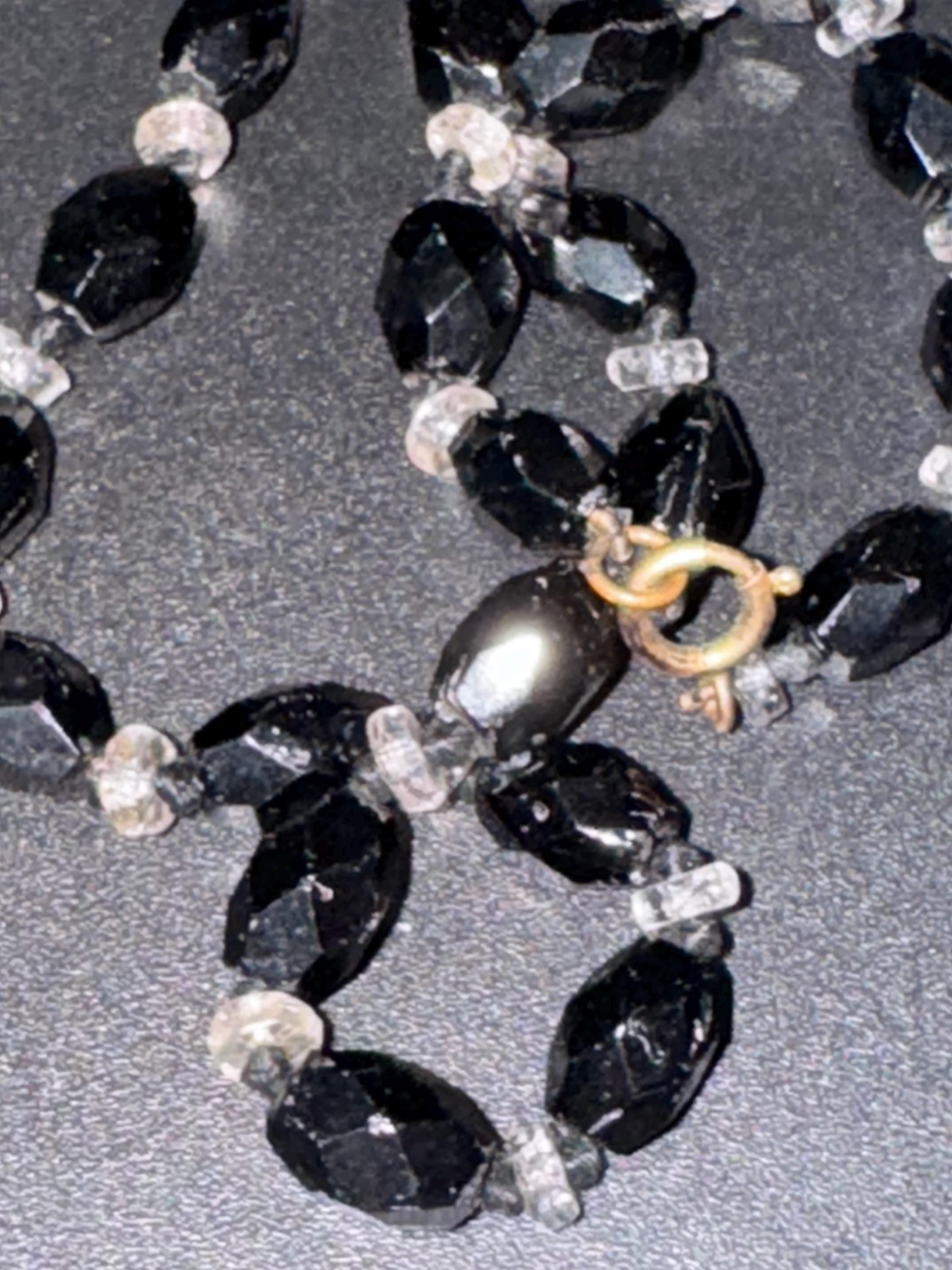Petite neck 40cm 1950s vintage clear and black individually knotted beaded Art Deco necklace french jet black glass
