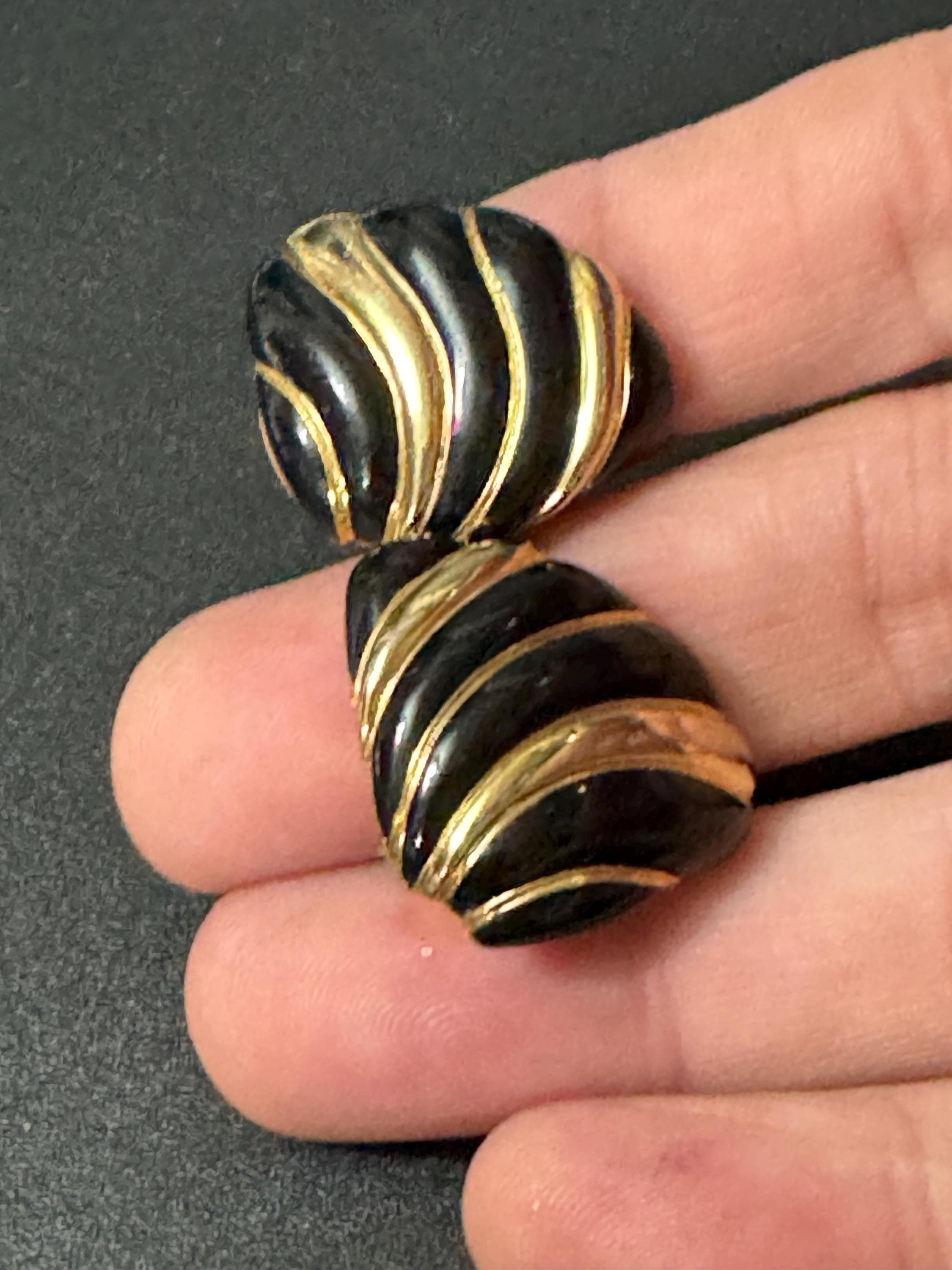 Signed SOLIEL clip on stud swirl earrings 1980s gold tone black enamel statement designer style
