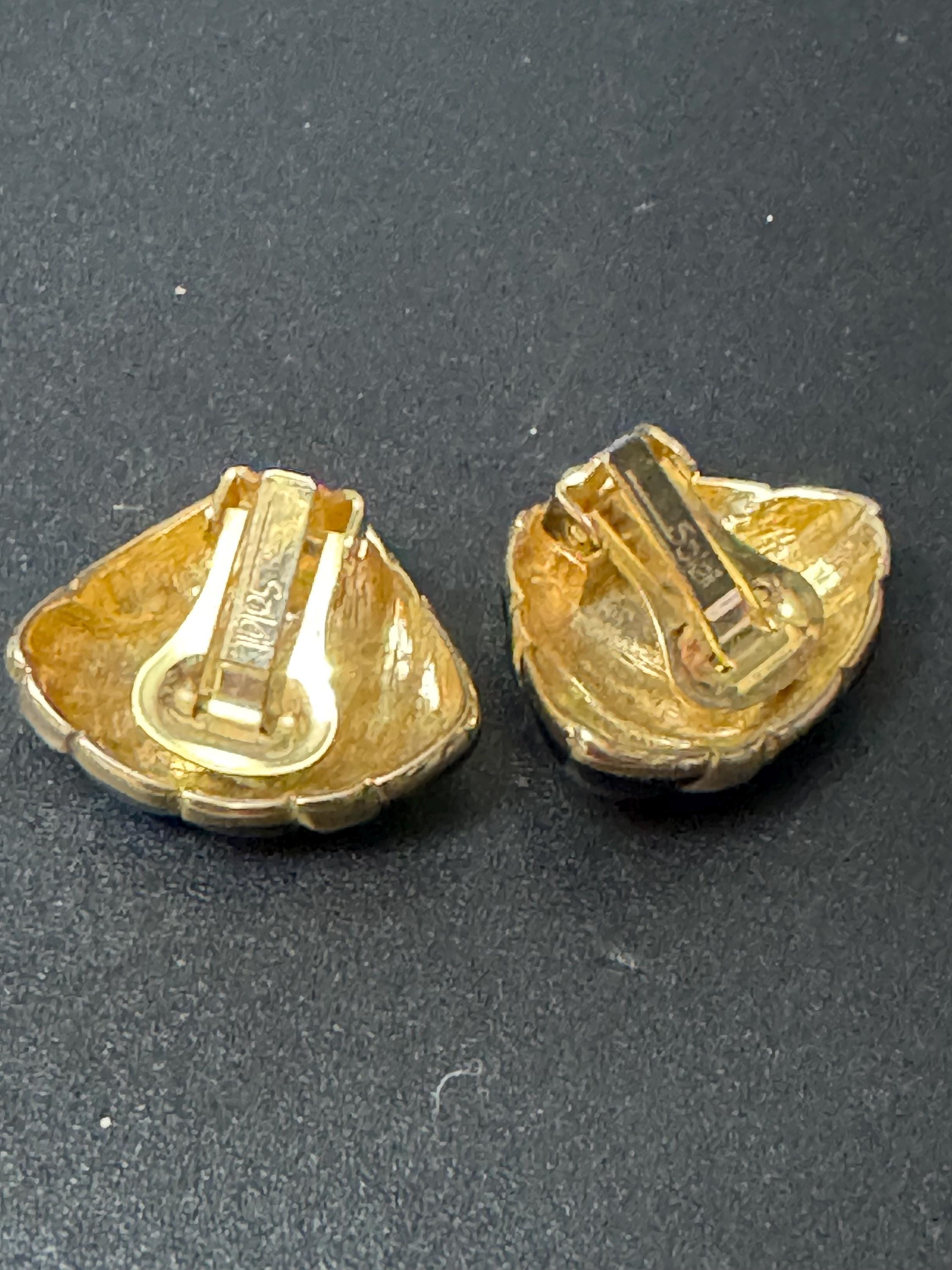 Signed SOLIEL clip on stud swirl earrings 1980s gold tone black enamel statement designer style