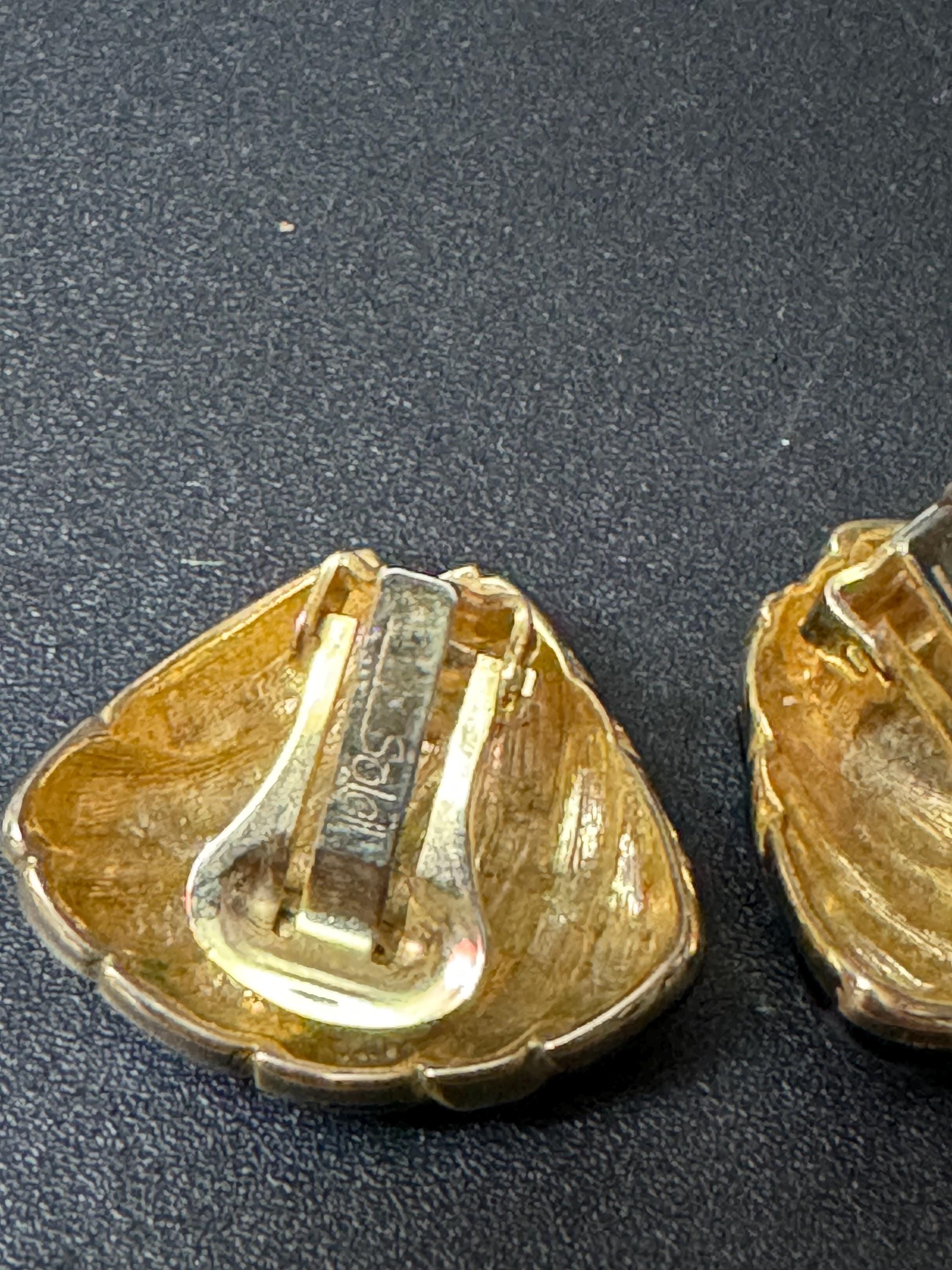 Signed SOLIEL clip on stud swirl earrings 1980s gold tone black enamel statement designer style