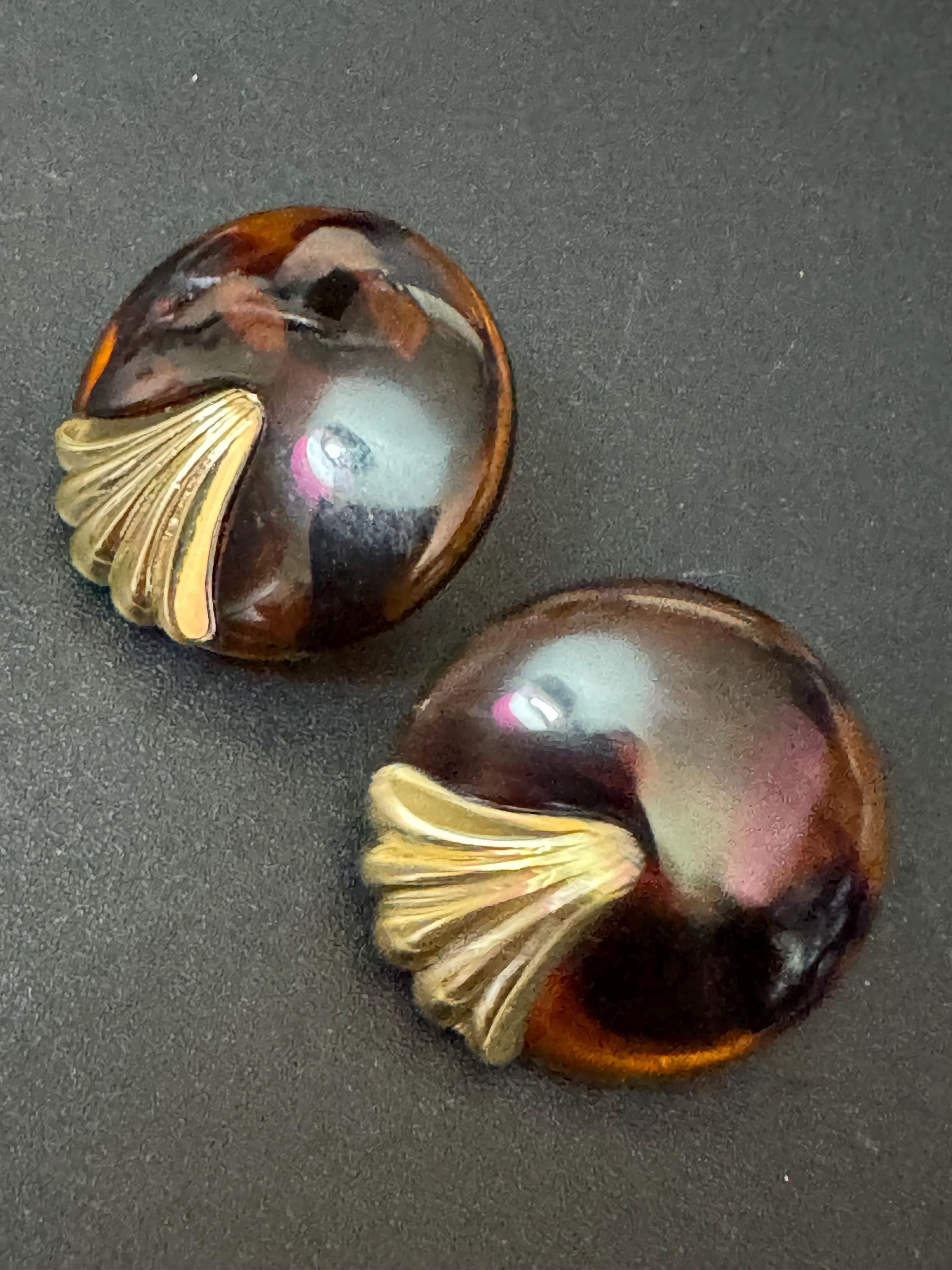 Retro 1980s brown faux tortoiseshell and gold plastic button disc earrings for pierced ears