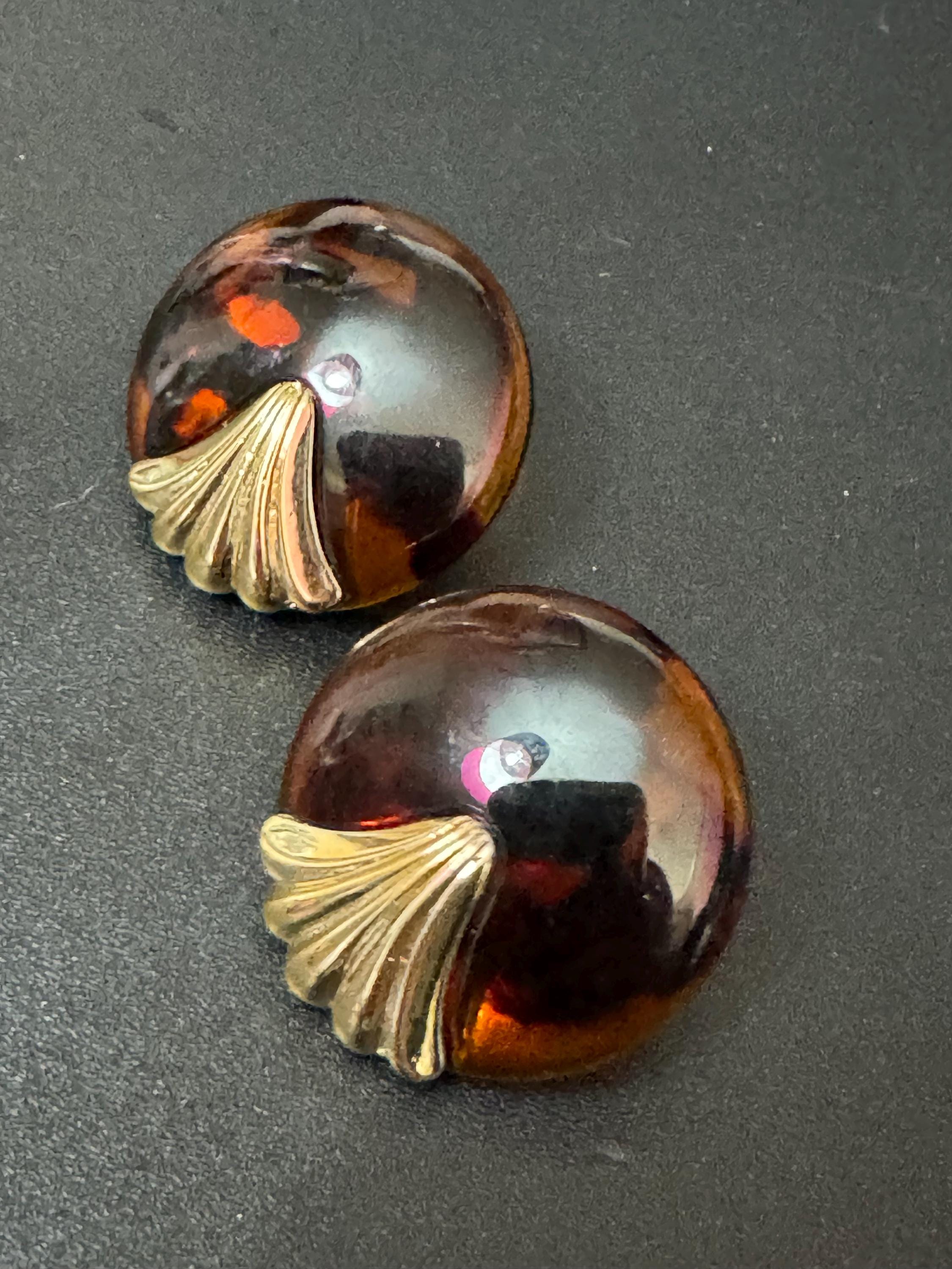 Retro 1980s brown faux tortoiseshell and gold plastic button disc earrings for pierced ears