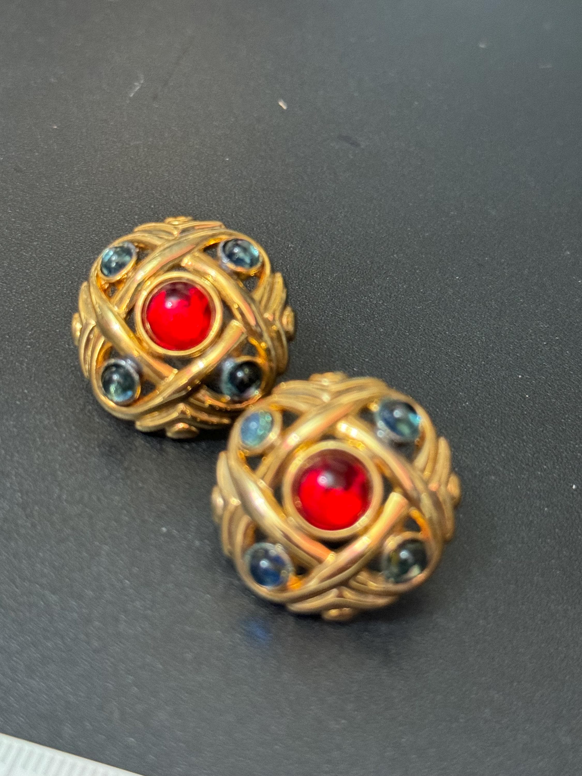 Vintage 1980s gripoix style ruby red and sapphire blue glass cabochon high end Gold Tone pierced round stud Earrings