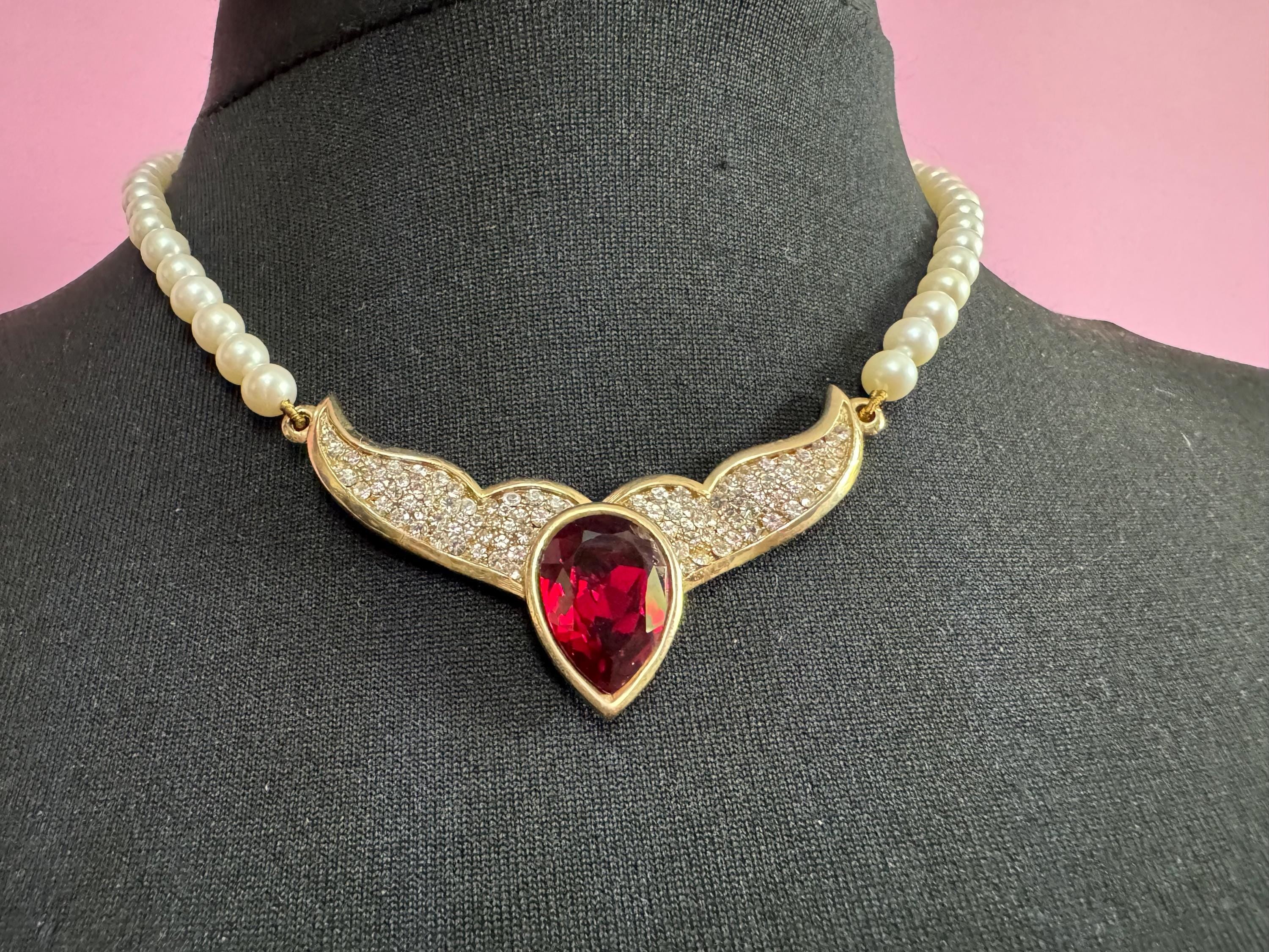 Retro White faux Pearl beaded necklace with Ruby Red and clear Rhinestone Diamante Pendant