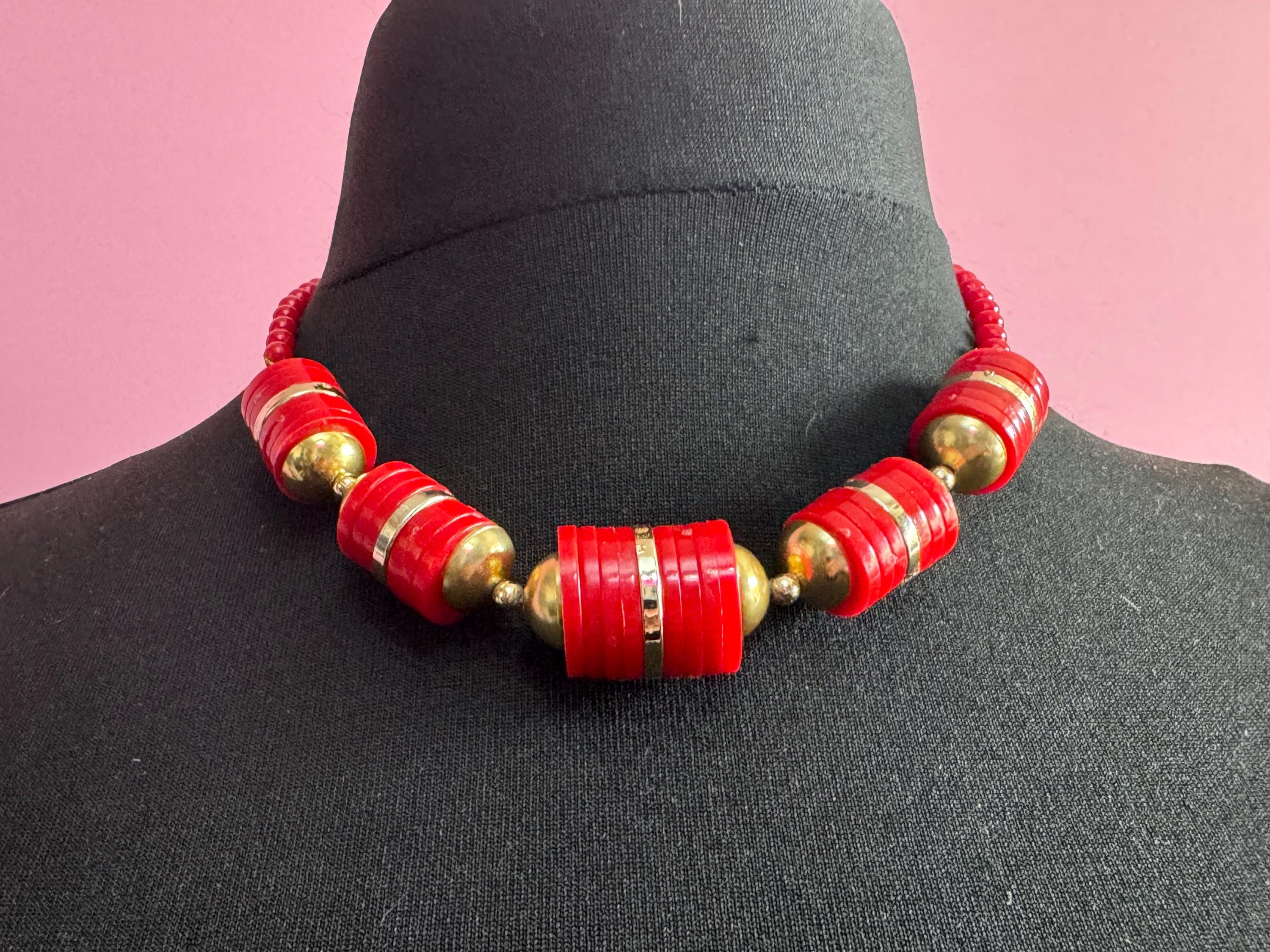 Vintage Art Deco Red Plastic Beaded Collar Necklace (46cm)