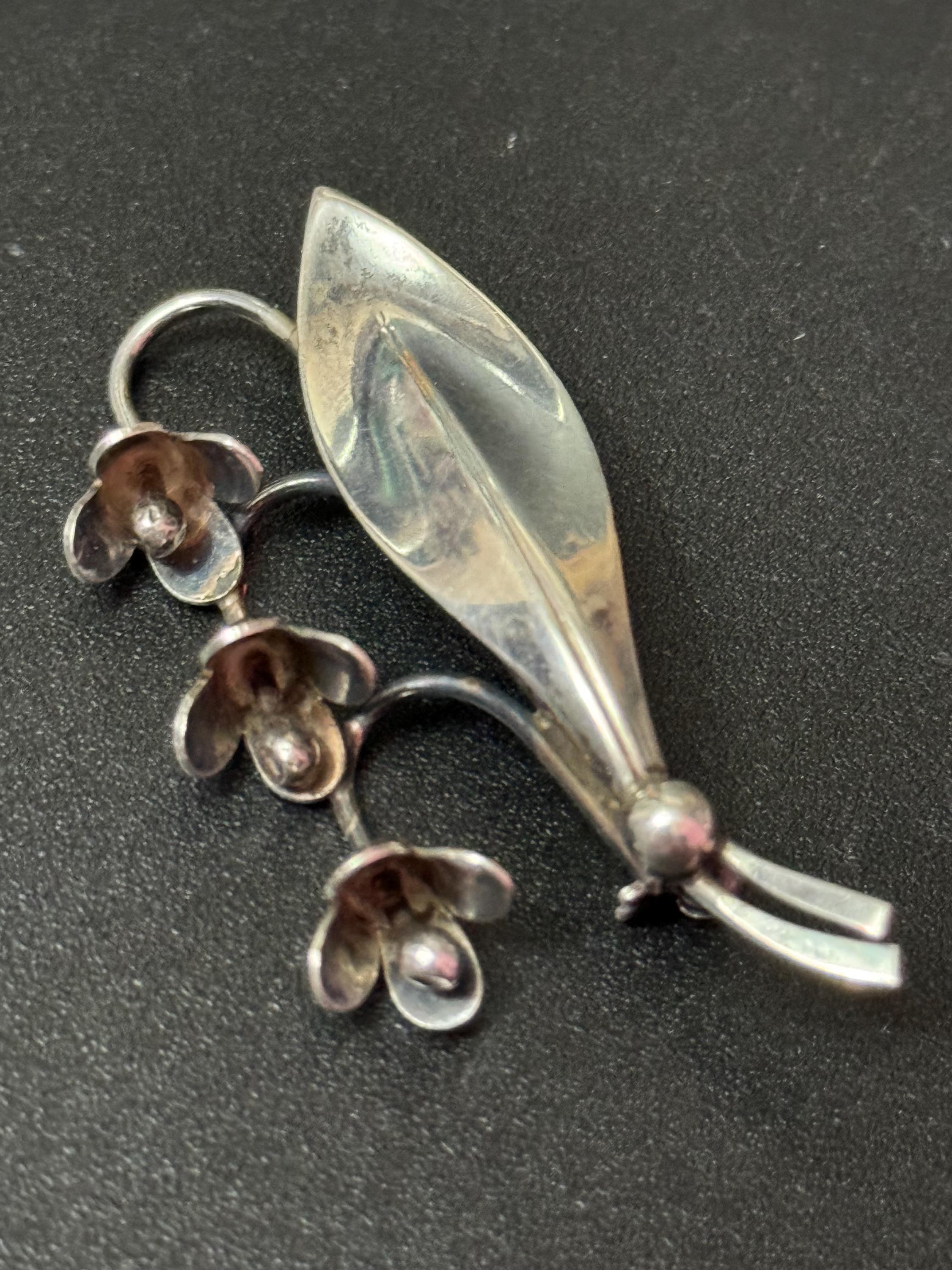 Sterling silver floral brooch 5.9 grams 4.75cm art deco