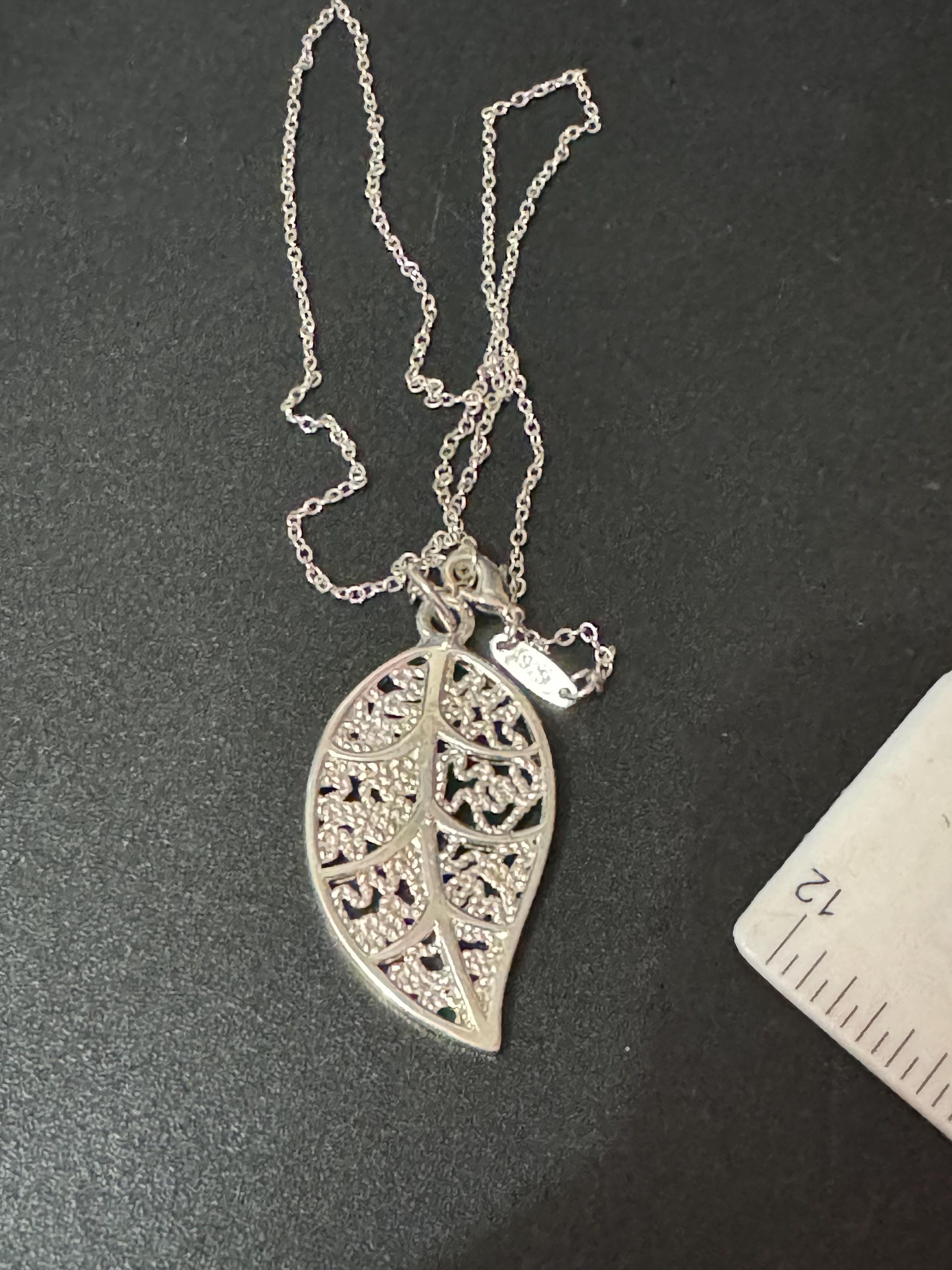 Retro 925 Sterling silver leaf necklace 46cm long 7.1grams