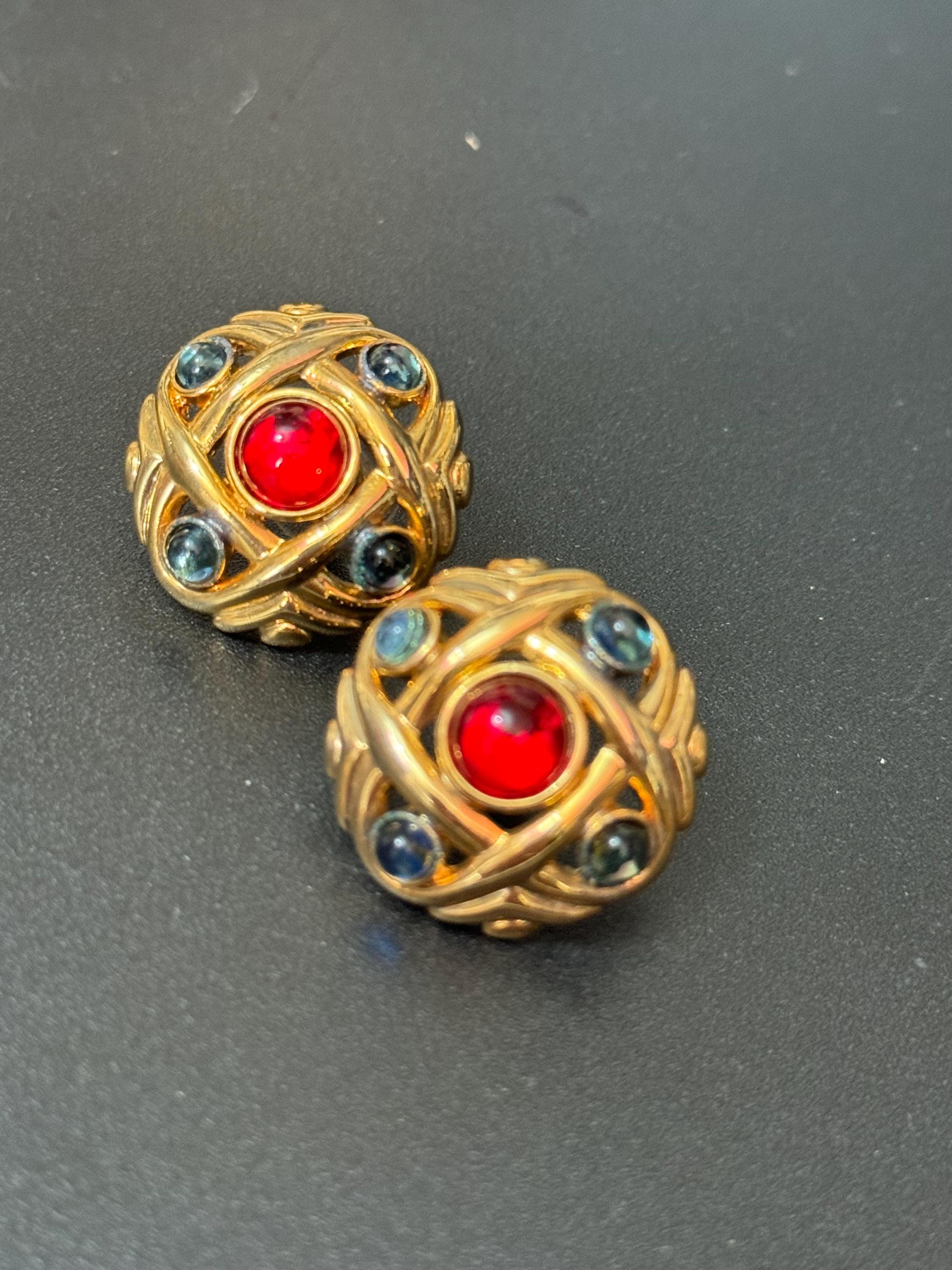 Vintage 1980s gripoix style ruby red and sapphire blue glass cabochon high end Gold Tone pierced round stud Earrings