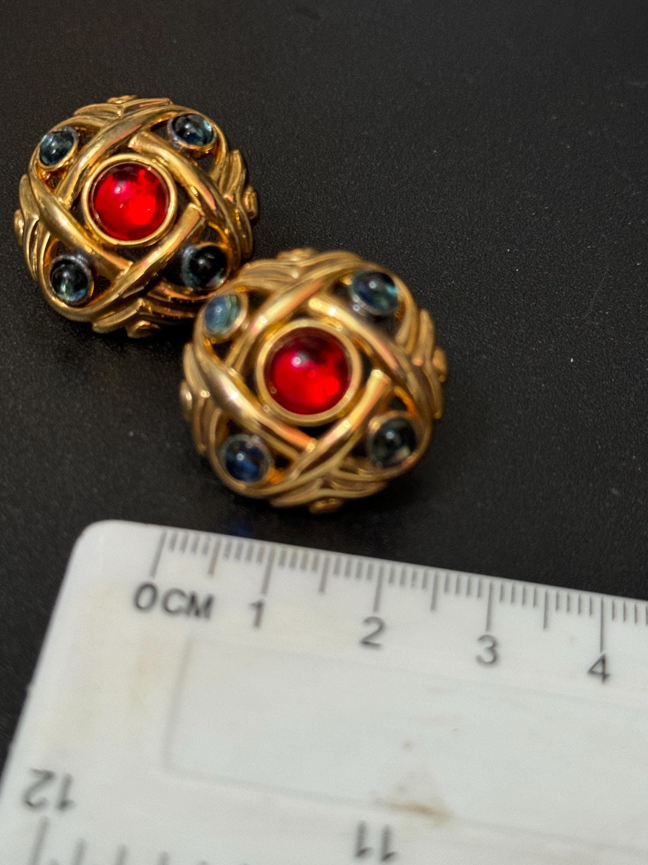 Vintage 1980s gripoix style ruby red and sapphire blue glass cabochon high end Gold Tone pierced round stud Earrings
