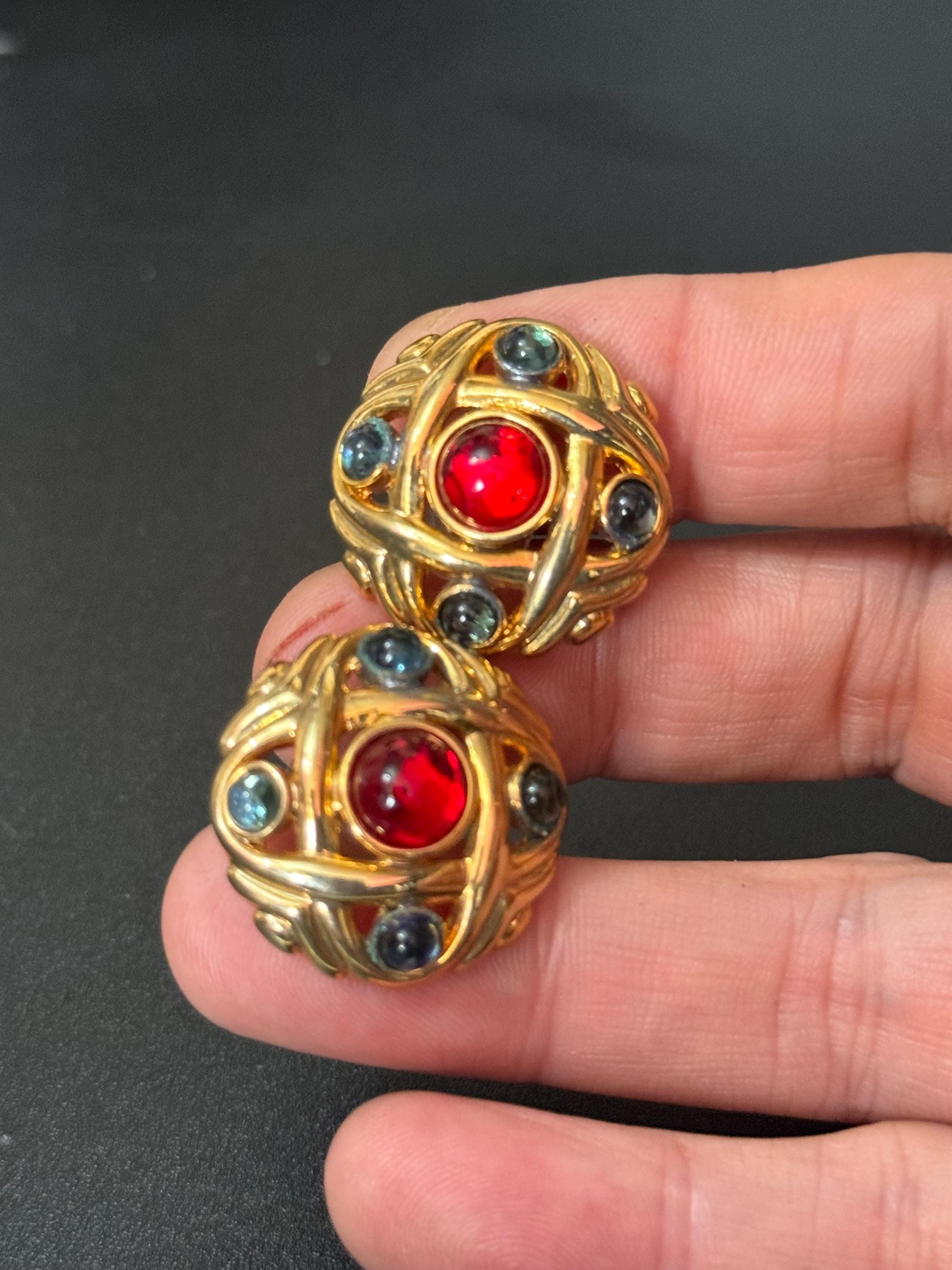 Vintage 1980s gripoix style ruby red and sapphire blue glass cabochon high end Gold Tone pierced round stud Earrings