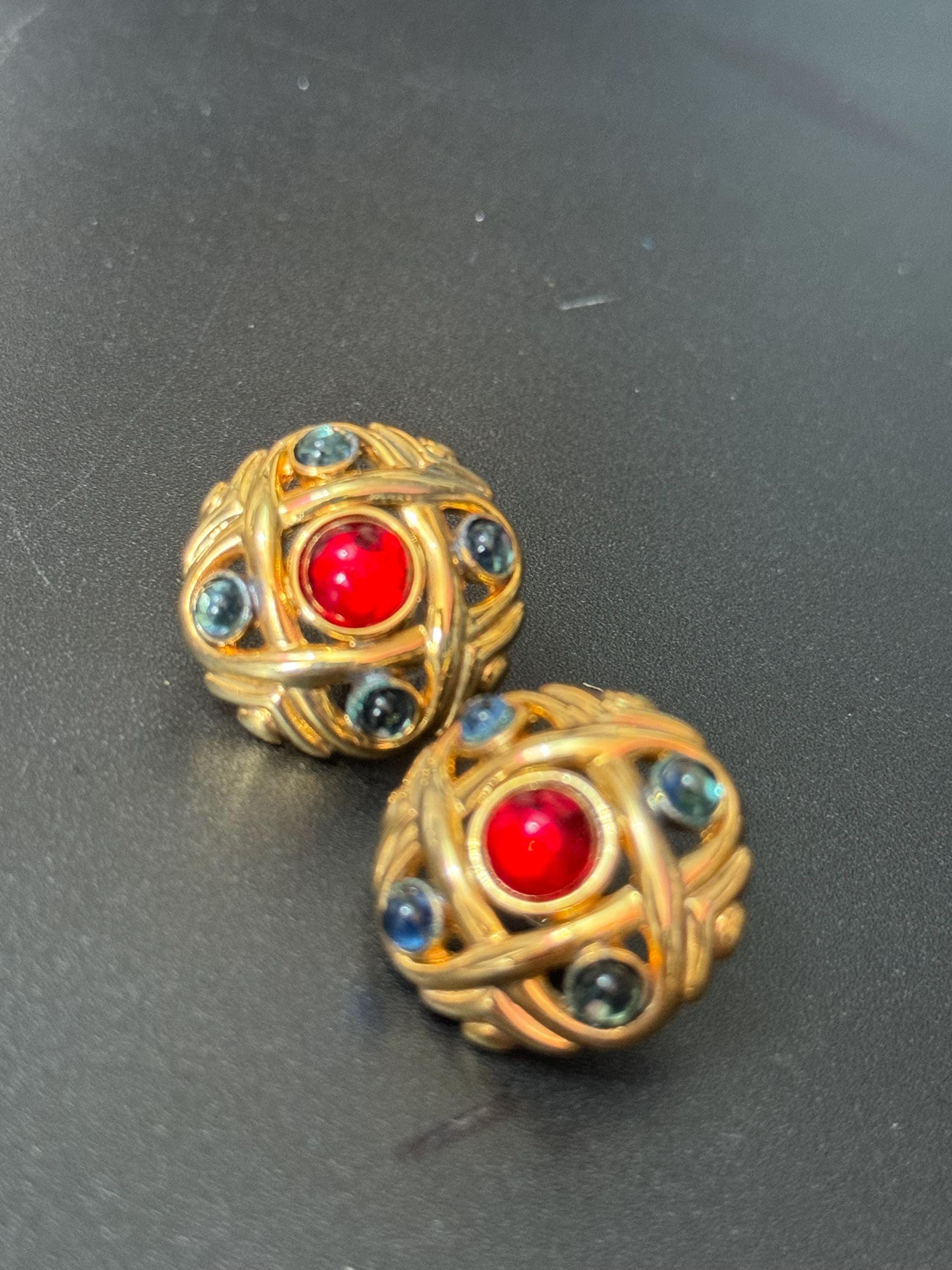Vintage 1980s gripoix style ruby red and sapphire blue glass cabochon high end Gold Tone pierced round stud Earrings