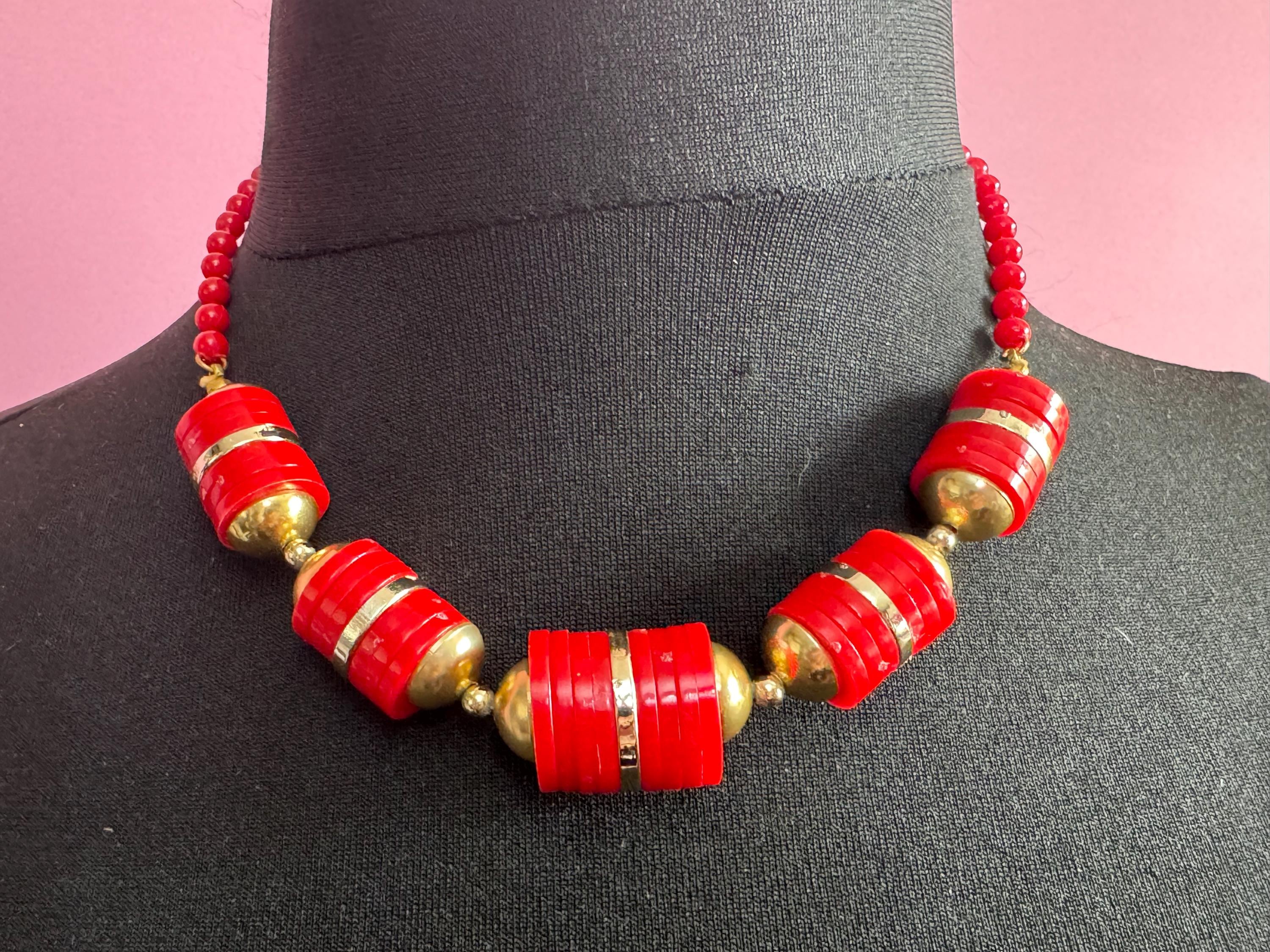 Vintage Art Deco Red Plastic Beaded Collar Necklace (46cm)