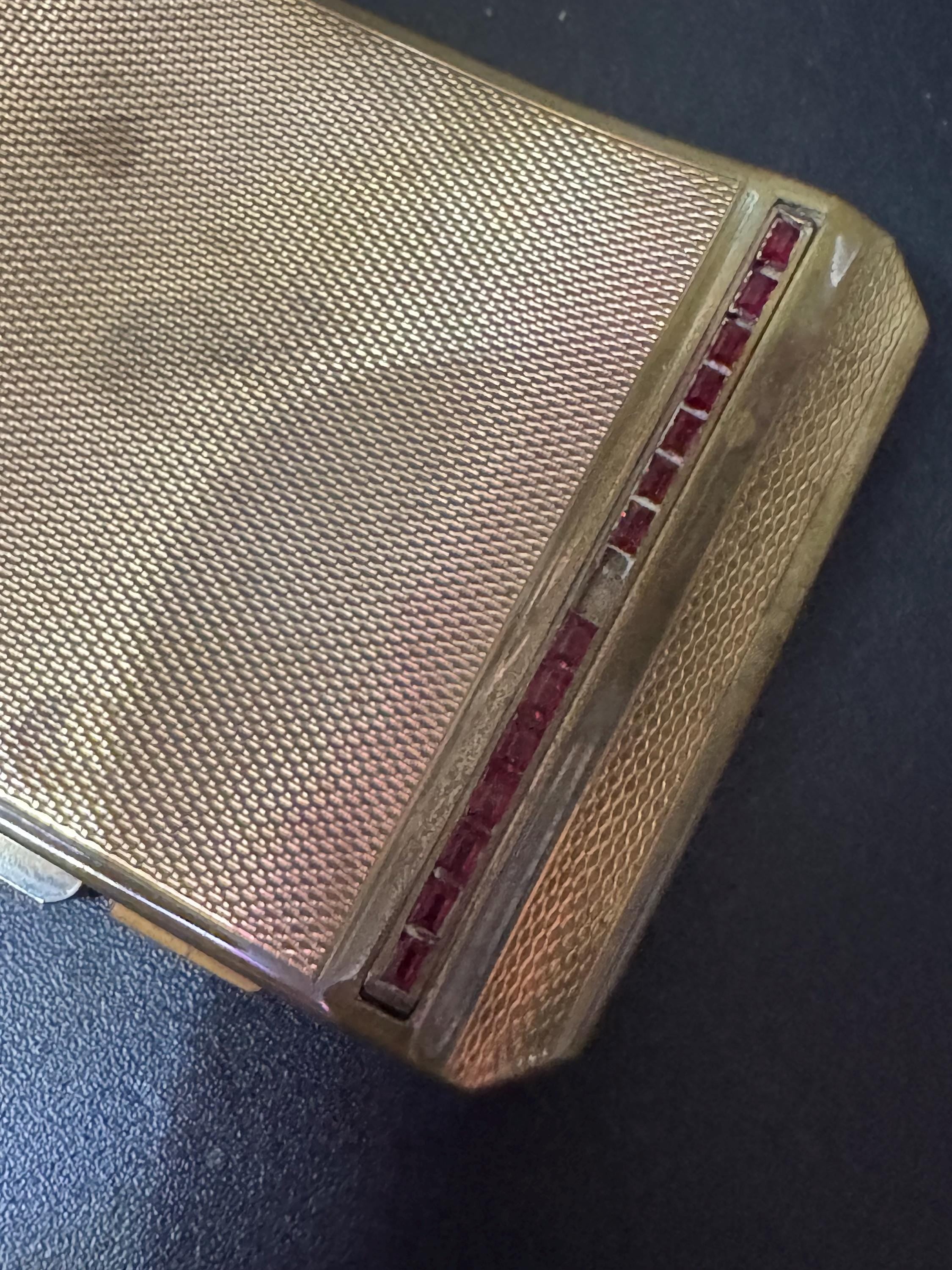 Vintage Stratton powder compact with ruby red baguette diamanté rhinestones one missing