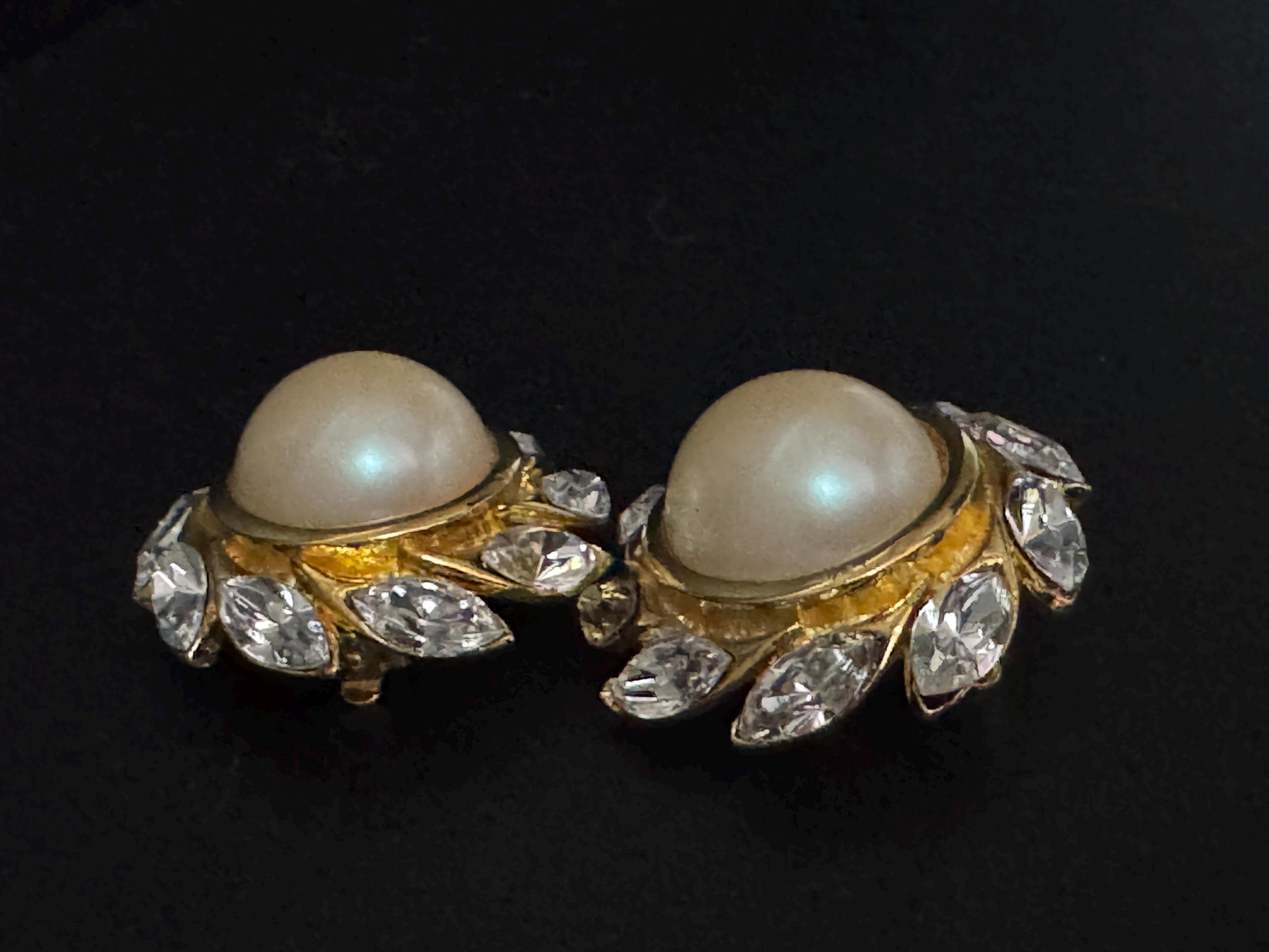 vintage 3.5cm gold tone Round luminescent faux pearl glass cabochon and clear Navette Swarovski crystal big stud clip on earrings
