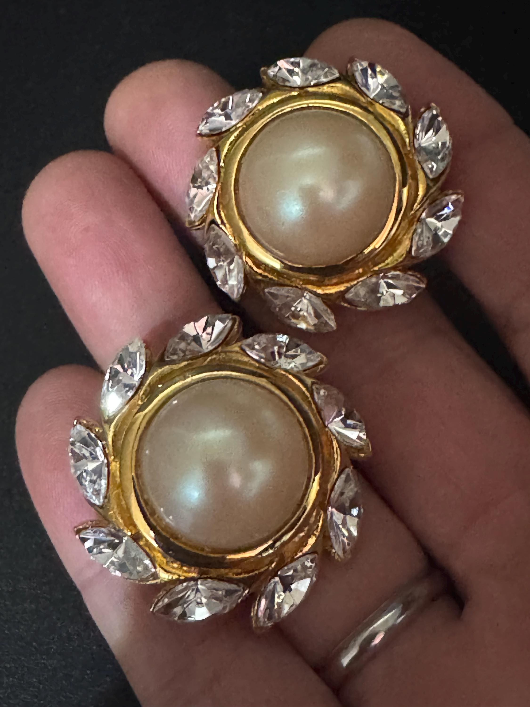 vintage 3.5cm gold tone Round luminescent faux pearl glass cabochon and clear Navette Swarovski crystal big stud clip on earrings