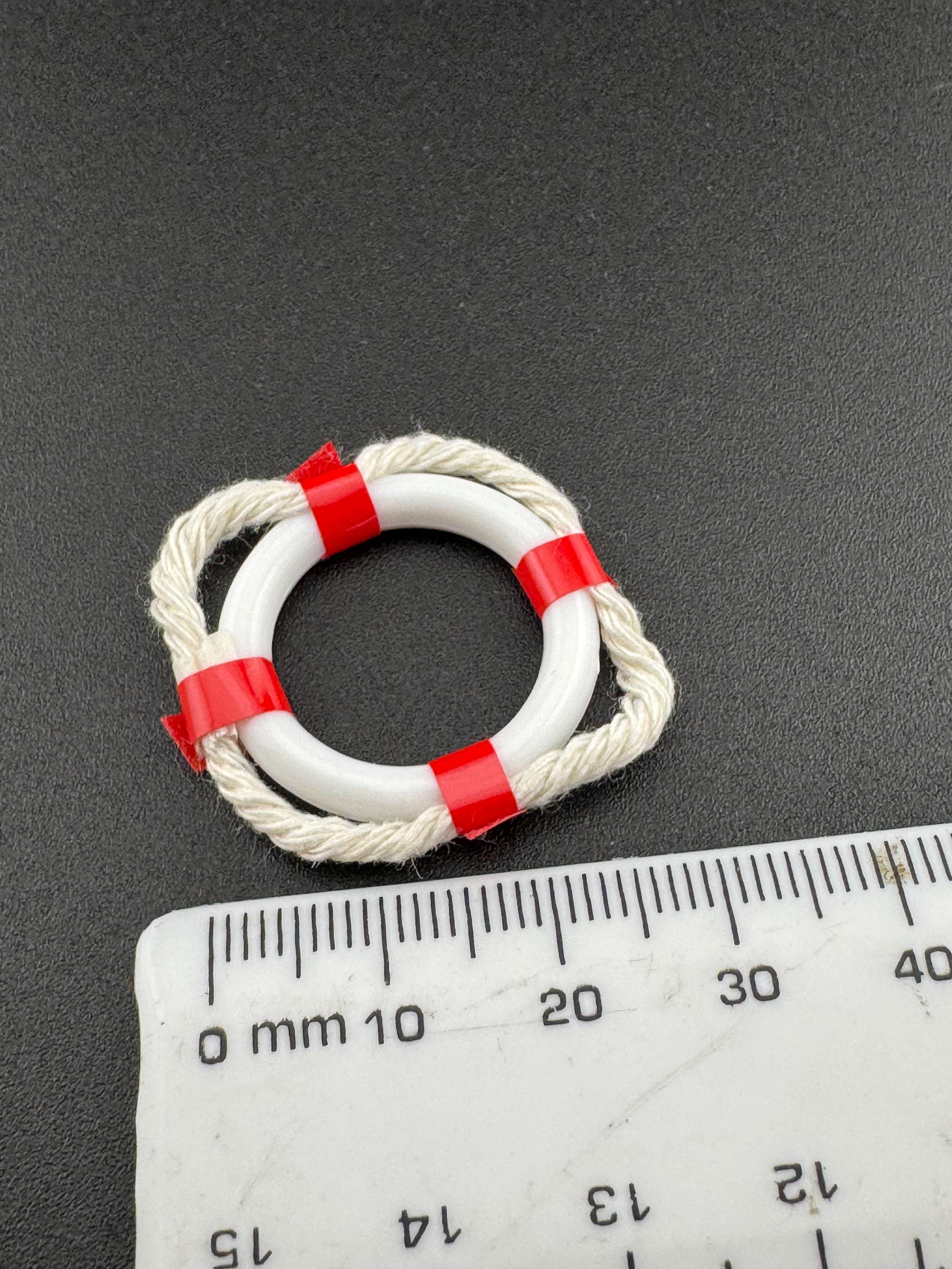 Miniature Red & White Lifebuoy: Beach Cake Topper (3cm)