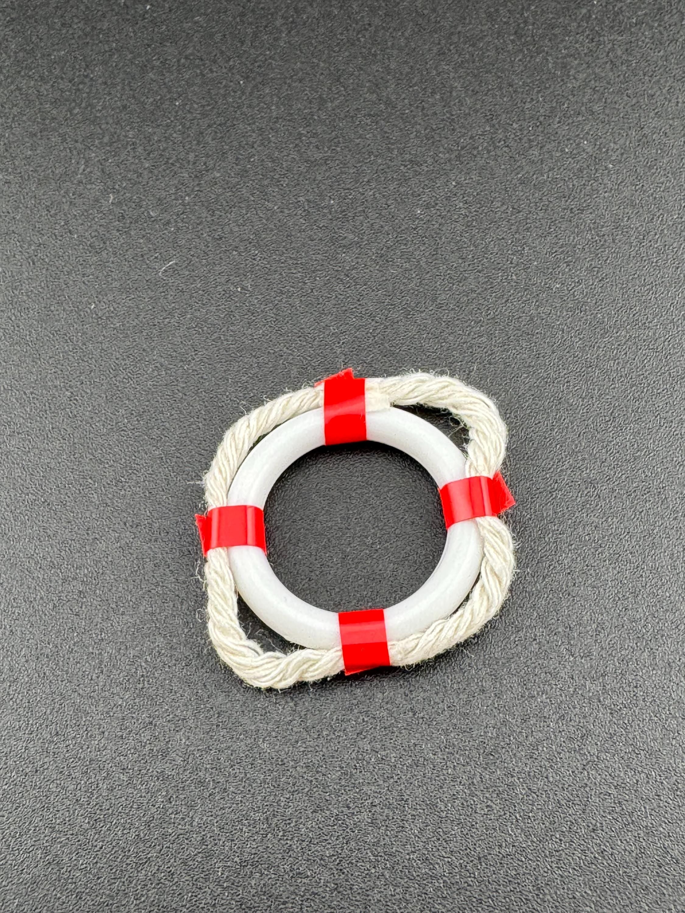 Miniature Red & White Lifebuoy: Beach Cake Topper (3cm)