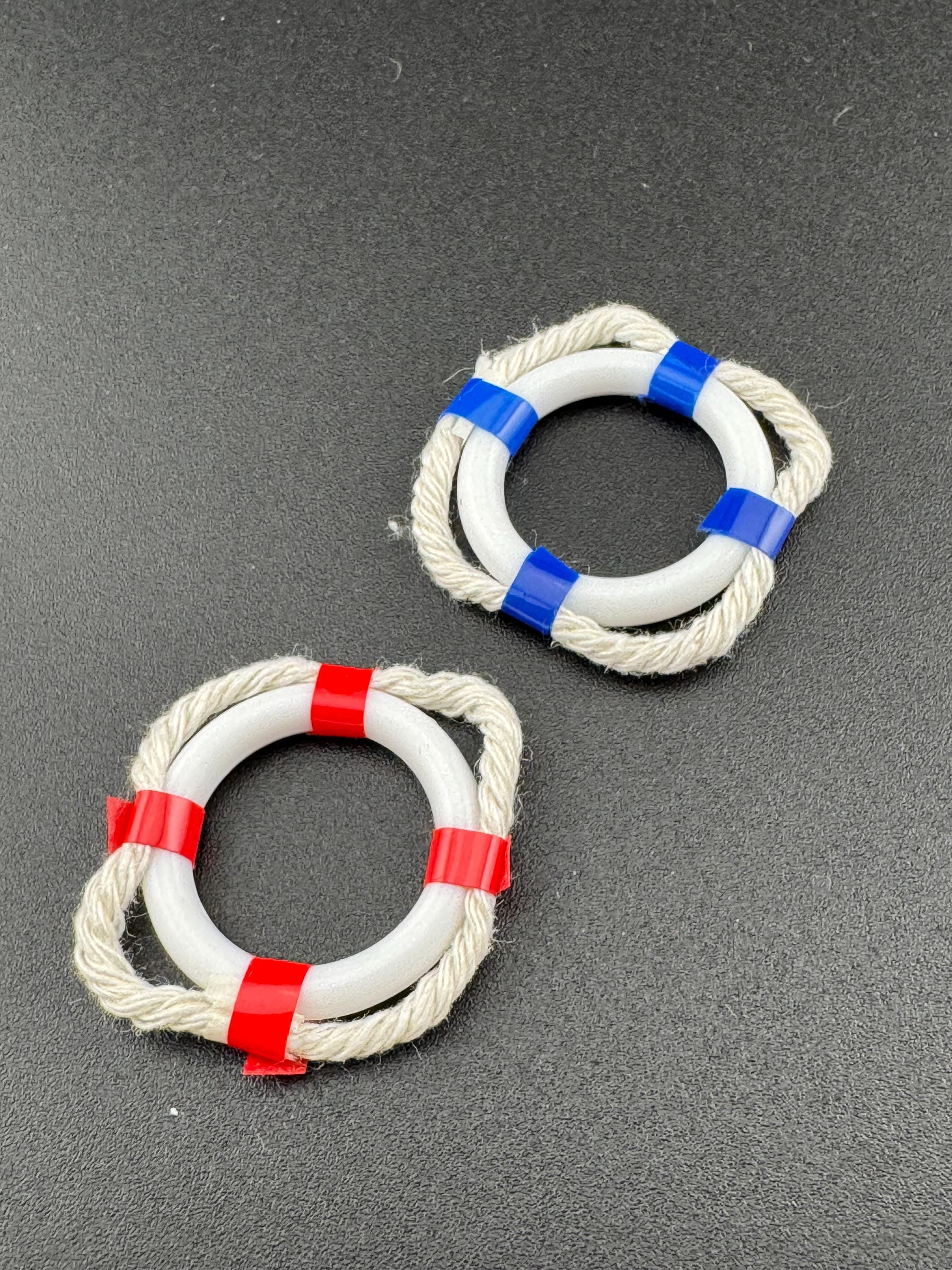 Miniature Red & White Lifebuoy: Beach Cake Topper (3cm)