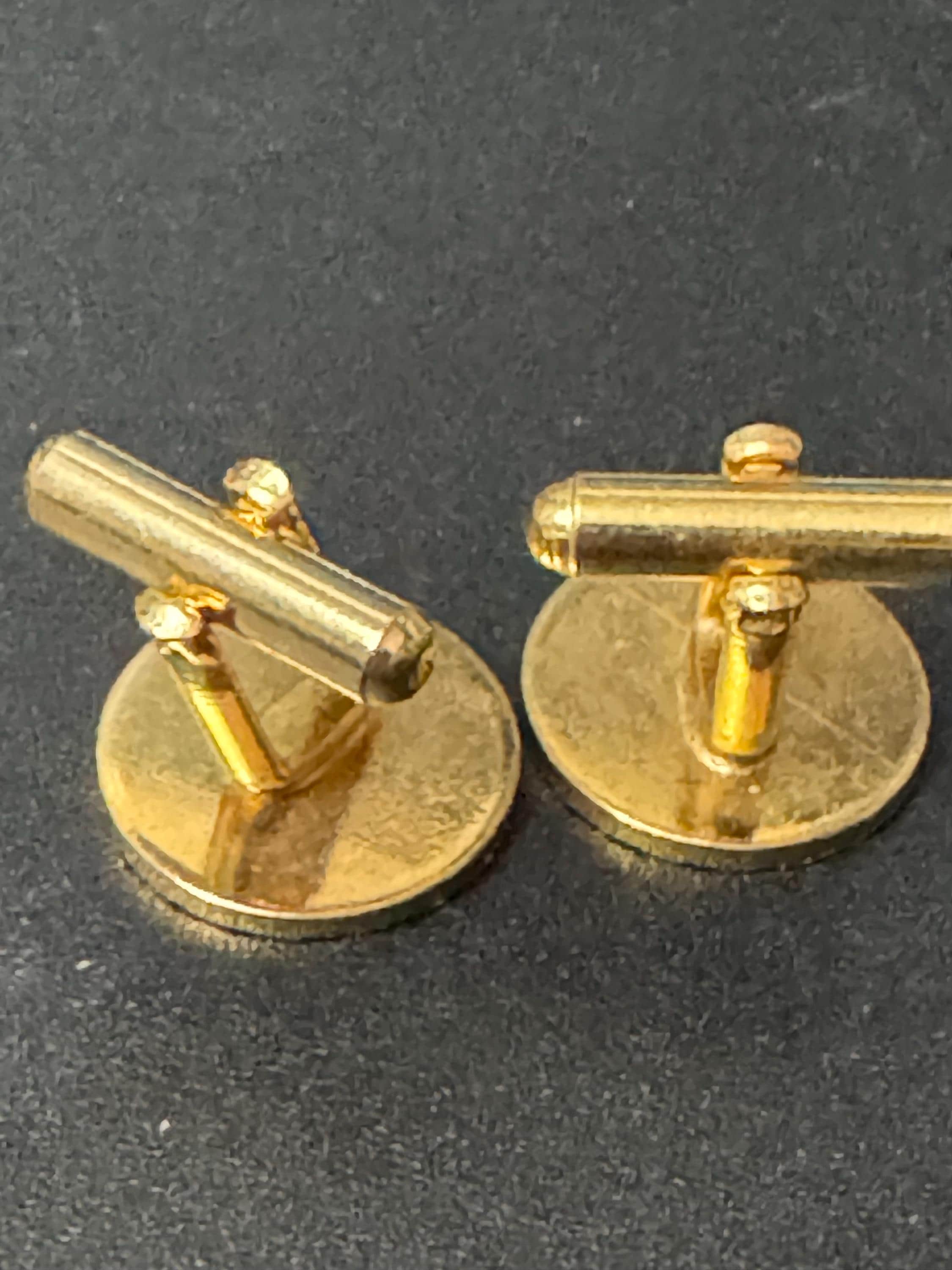 Vintage Brutalist 1960s 1970s modernist chunky men’s gold tone star etched round cufflinks