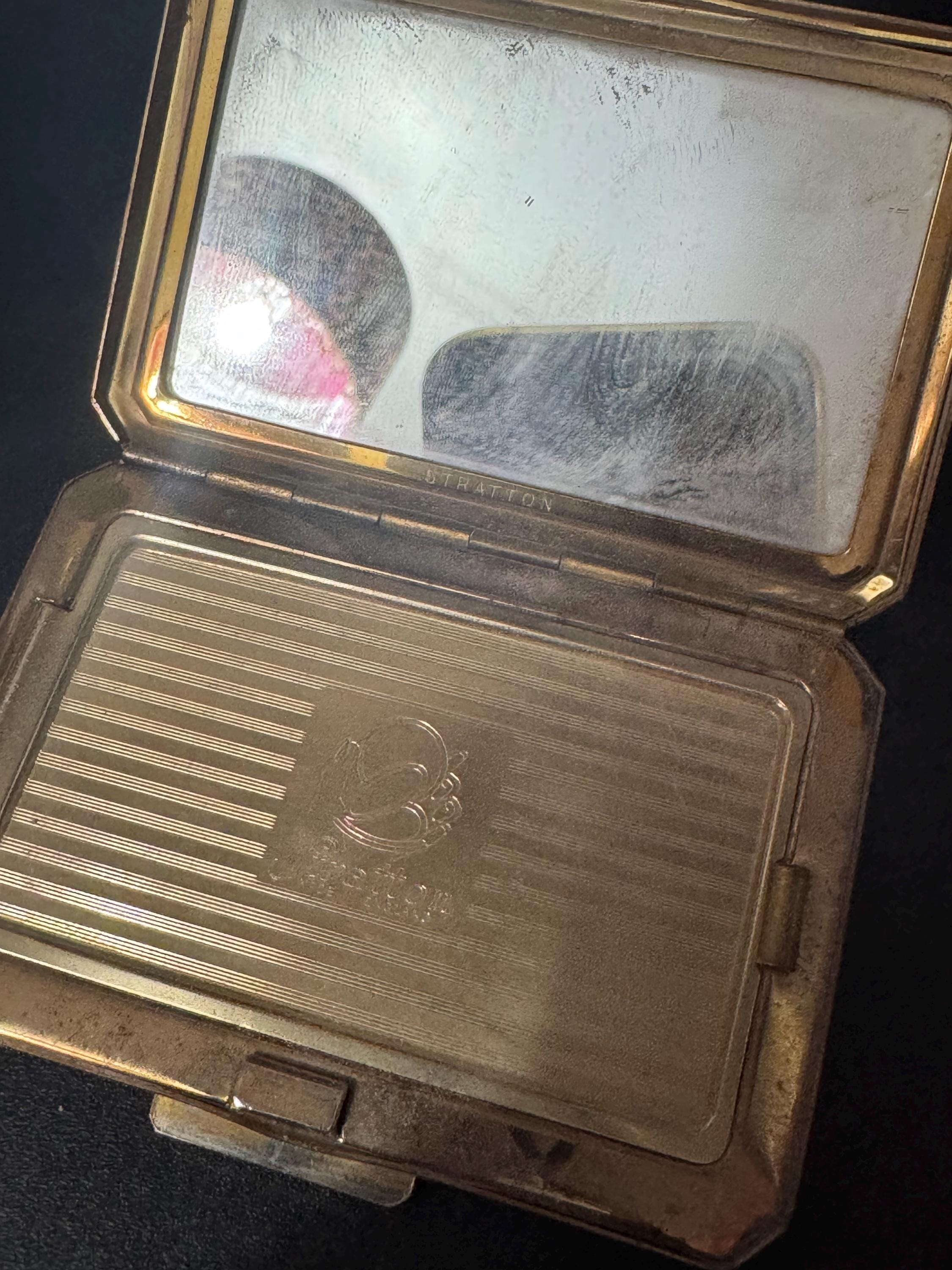 Vintage Stratton powder compact with ruby red baguette diamanté rhinestones one missing