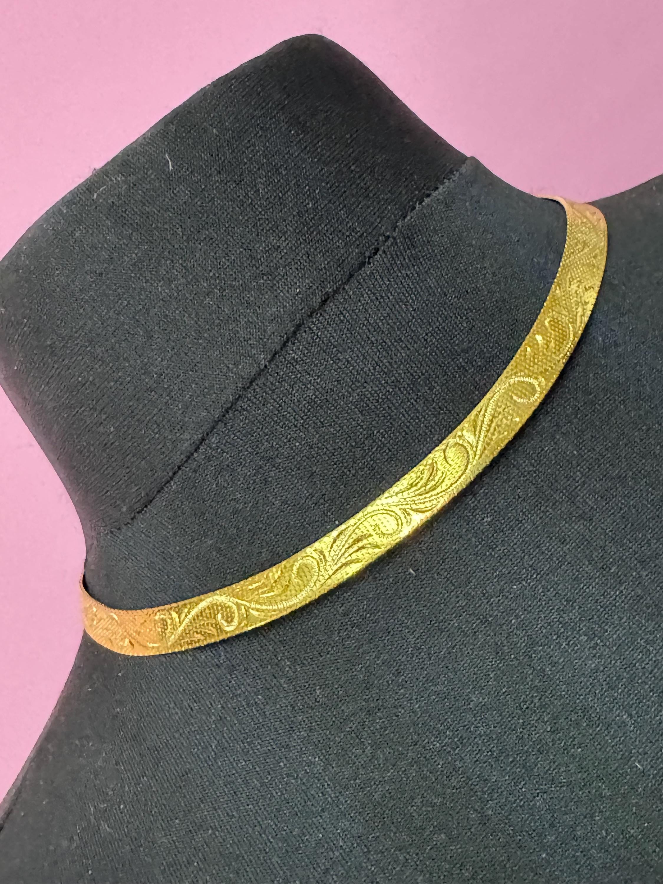 vintage gold plated mesh choker necklace: etched detail 1970s