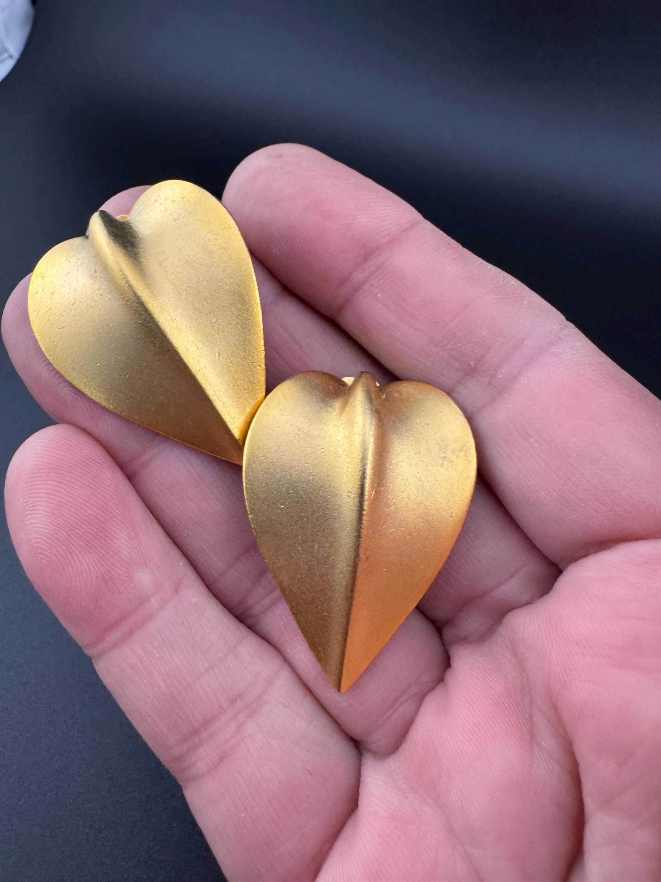 Retro 3cm abstract leaf clip on earrings Matt gold tone