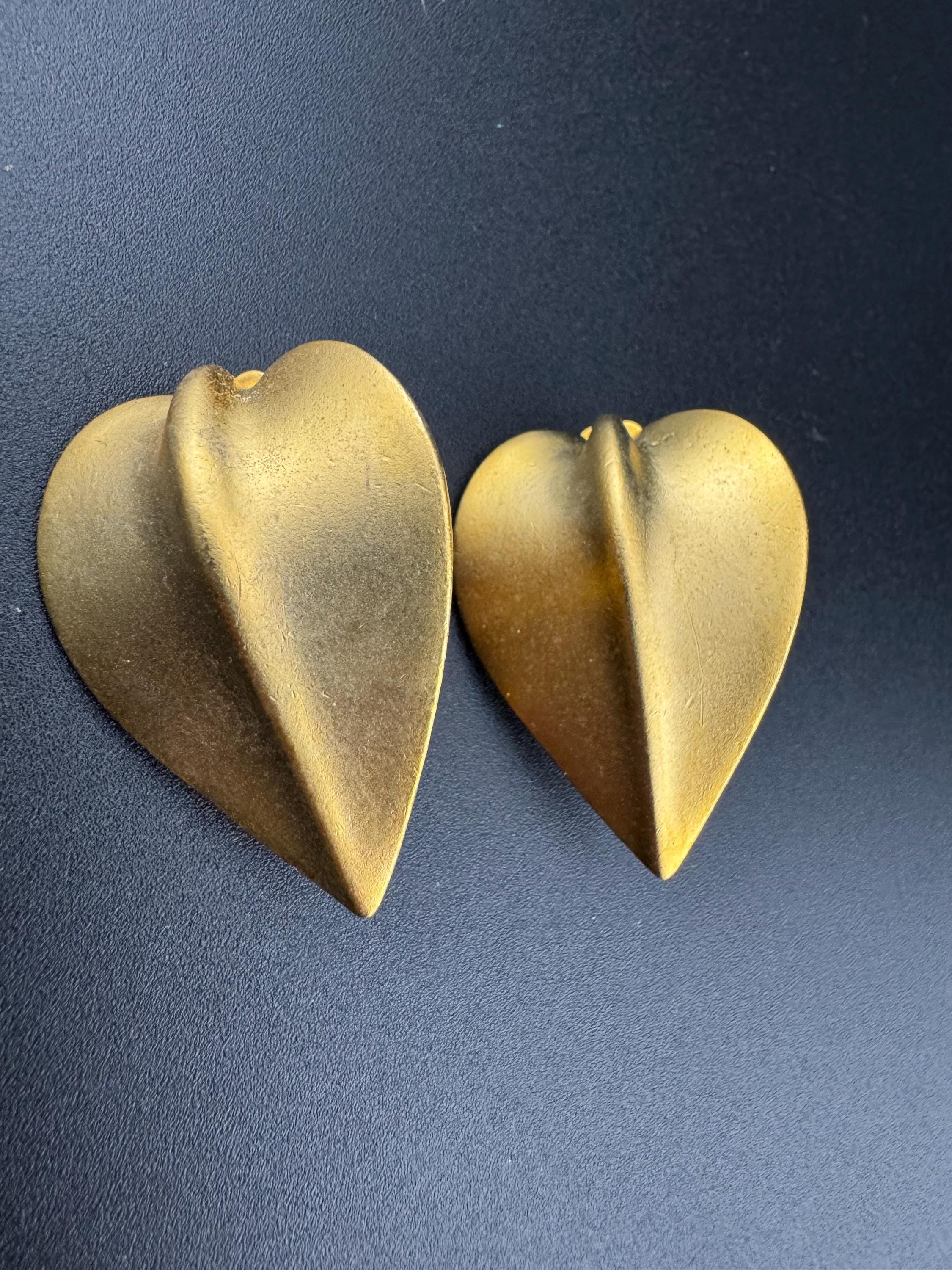 Retro 3cm abstract leaf clip on earrings Matt gold tone