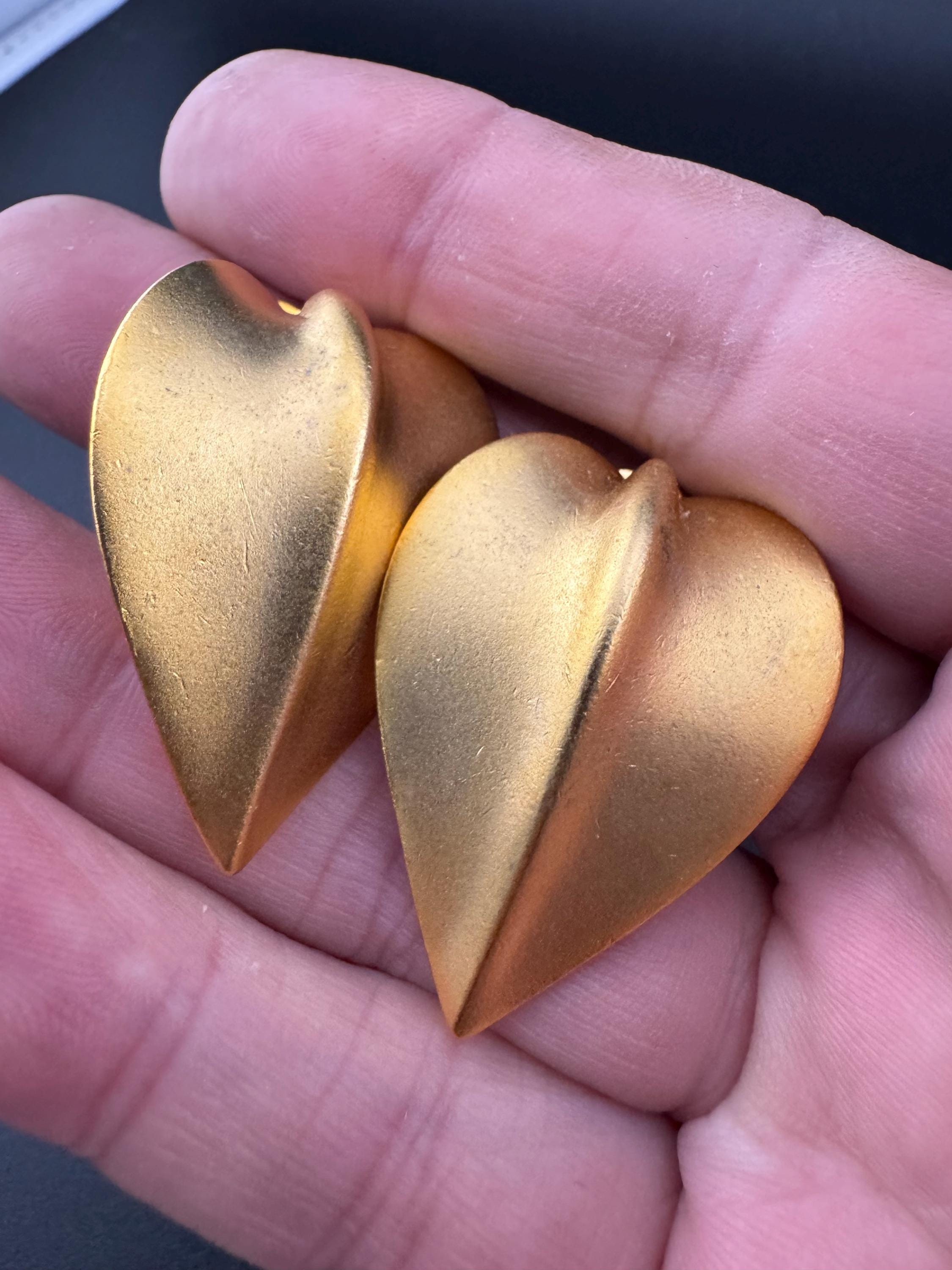 Retro 3cm abstract leaf clip on earrings Matt gold tone