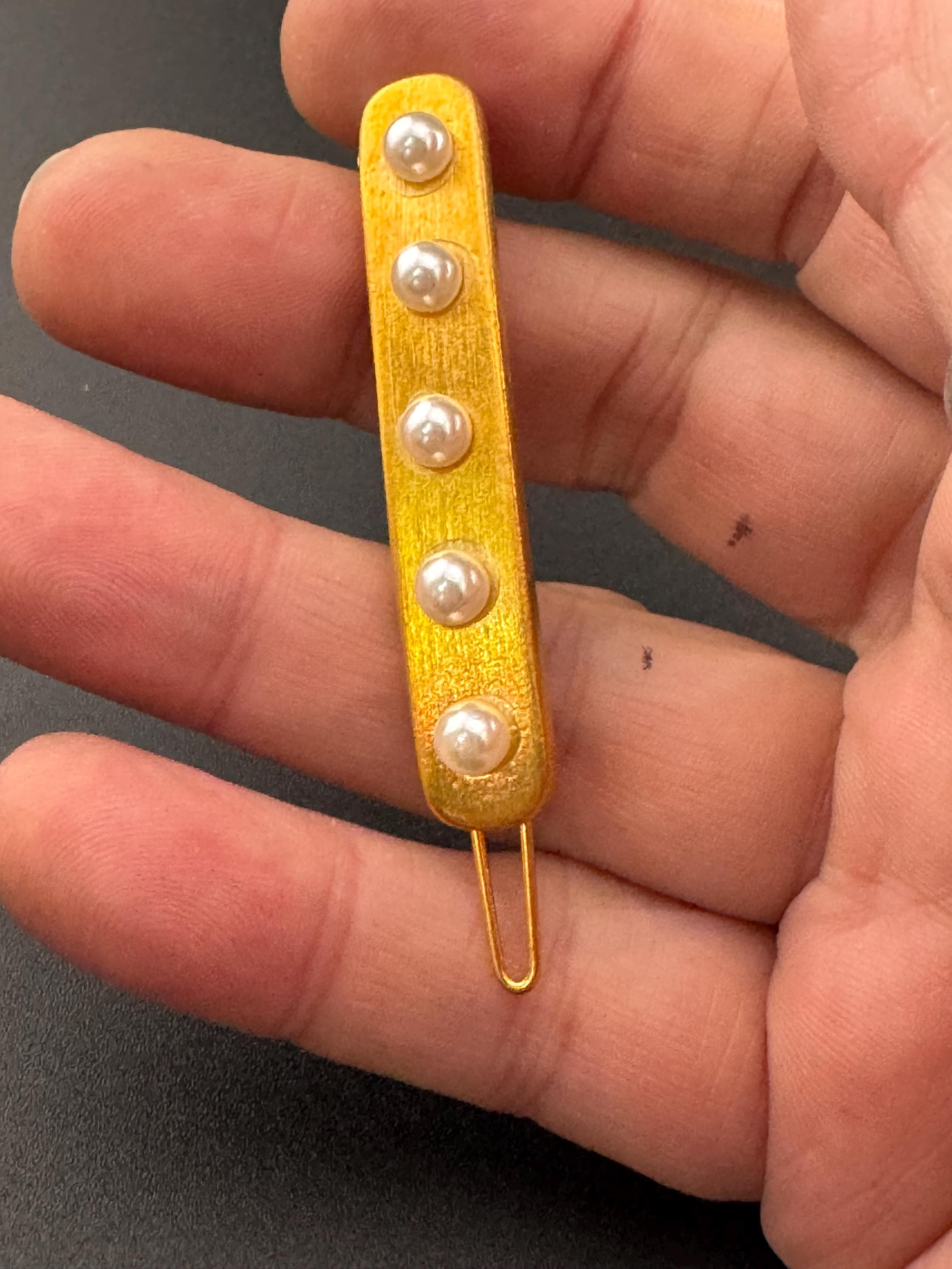 Pearl hair clip true vintage Matt gold tone old shop stock