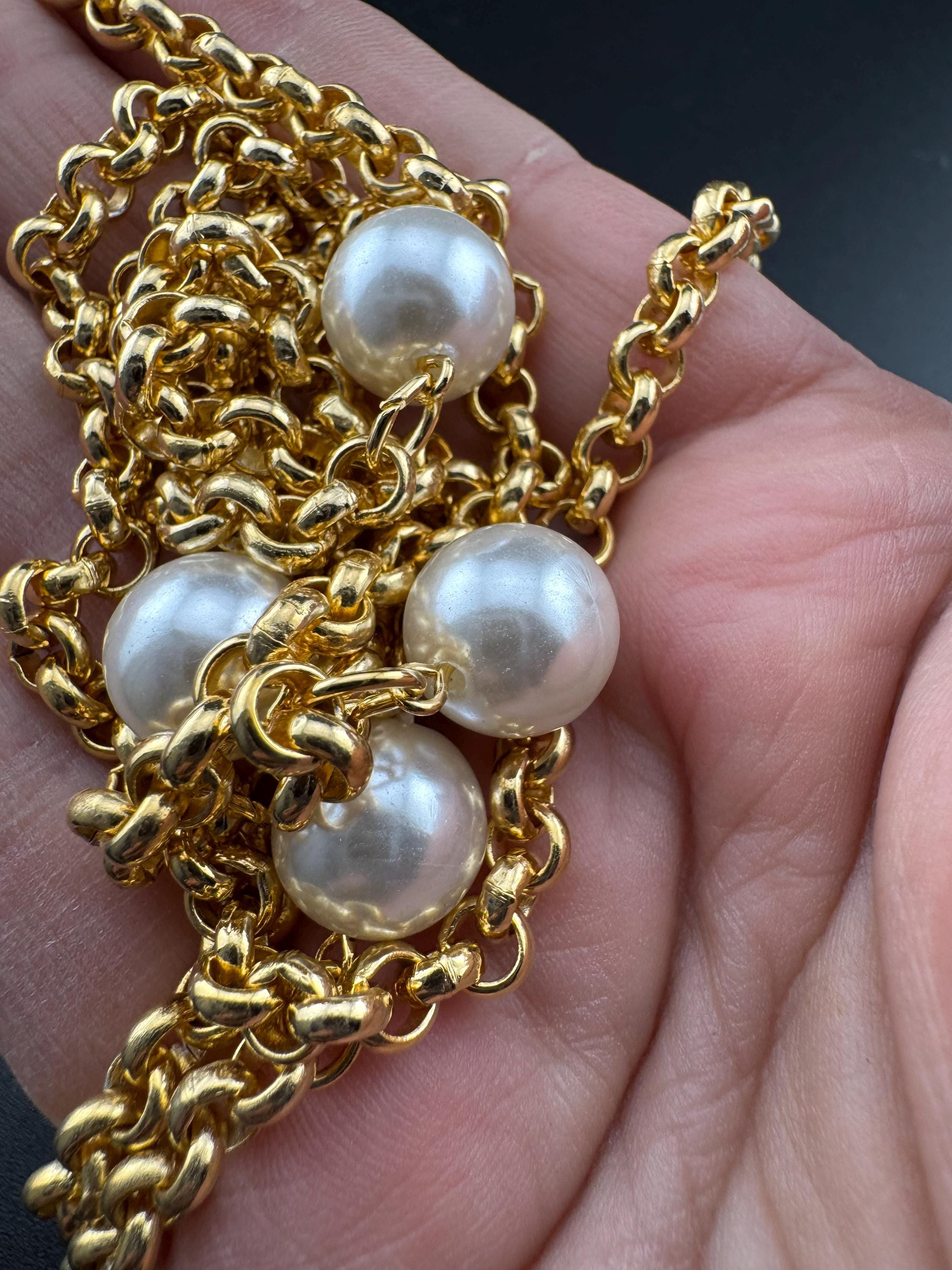 91cm 27” long 1980s thick gold plated belcher link faux glass pearl beaded station necklace