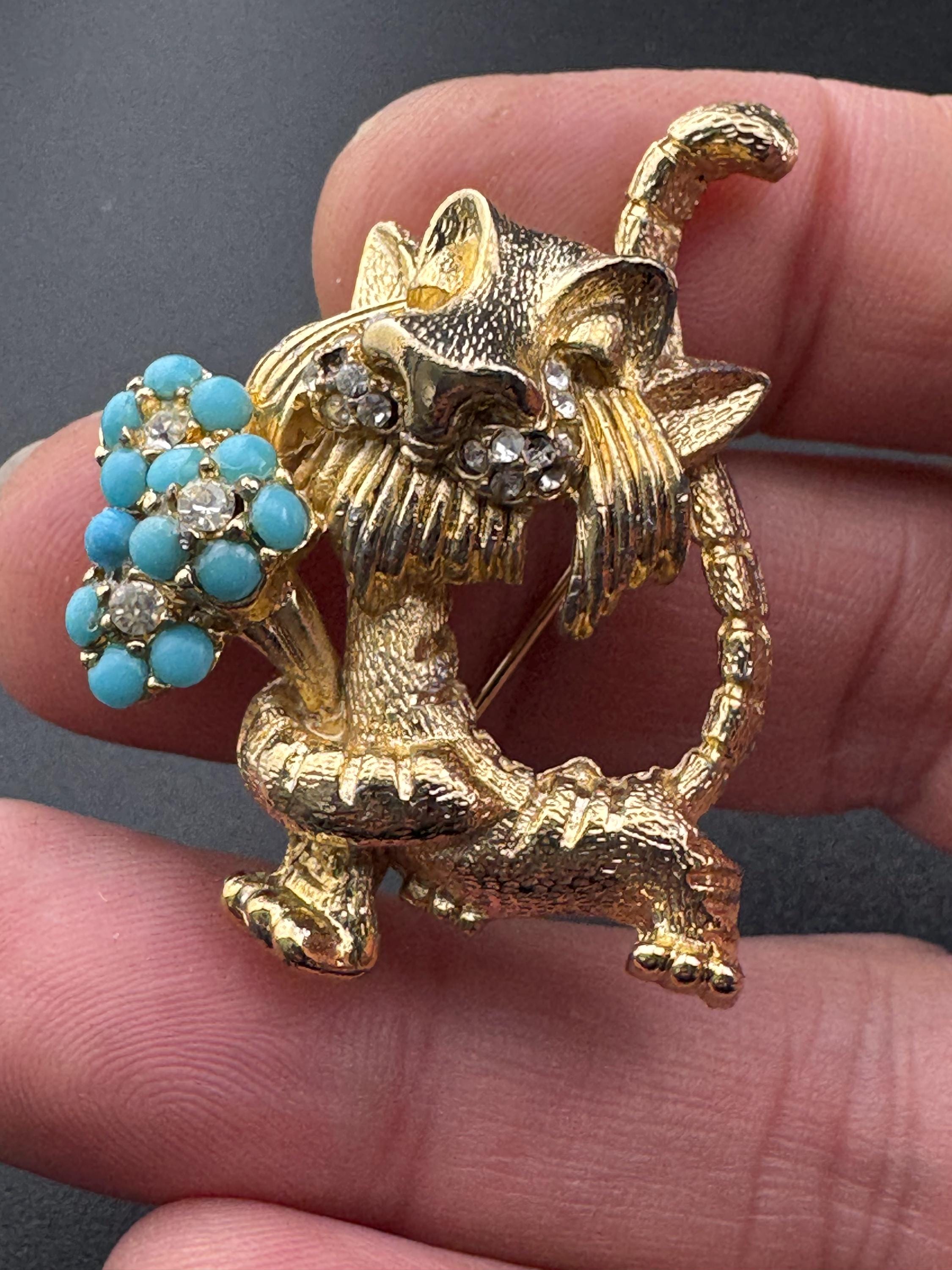 Vintage Gold Tone Lion Brooch with Turquoise Paste