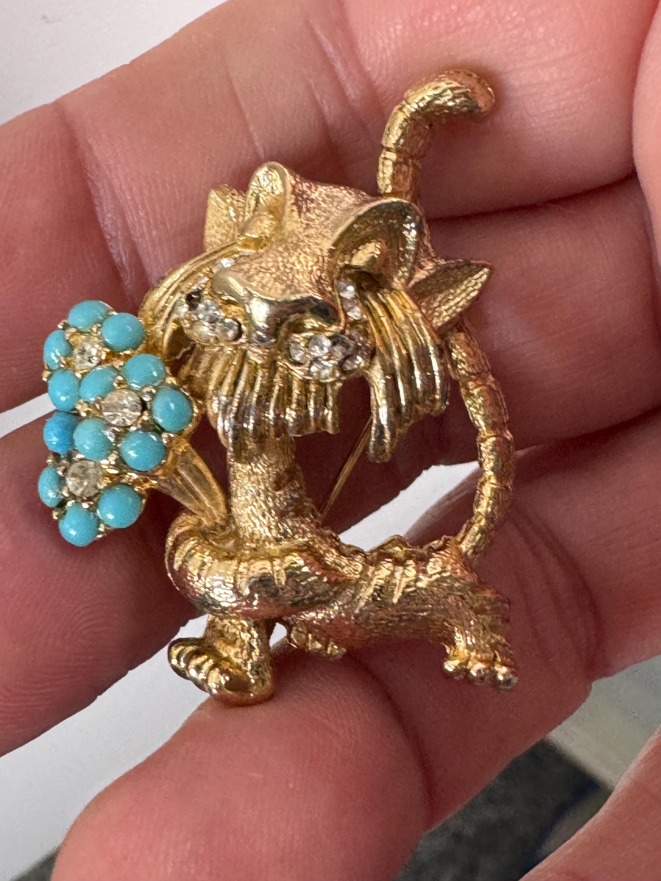 Vintage Gold Tone Lion Brooch with Turquoise Paste