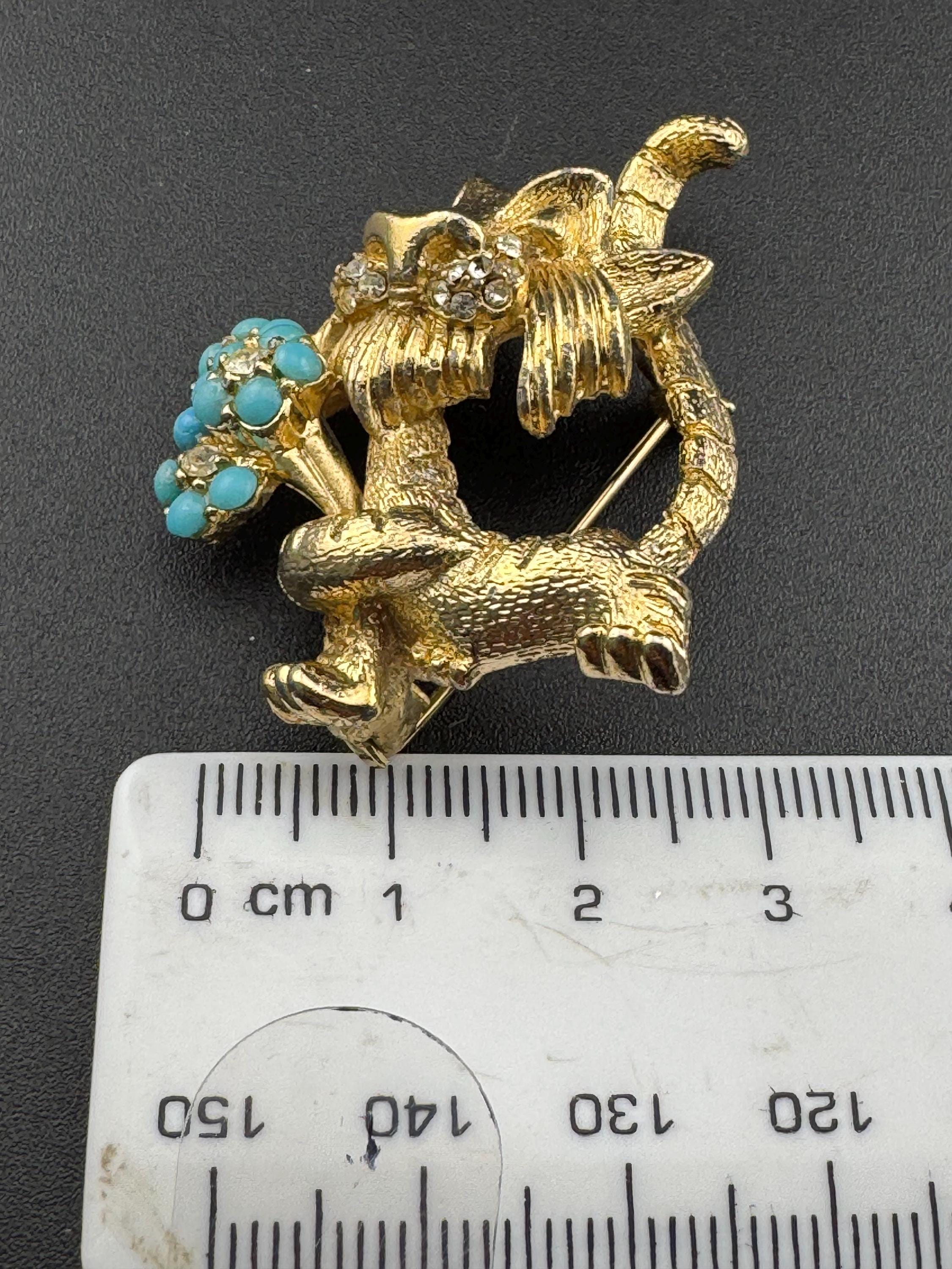 Vintage Gold Tone Lion Brooch with Turquoise Paste