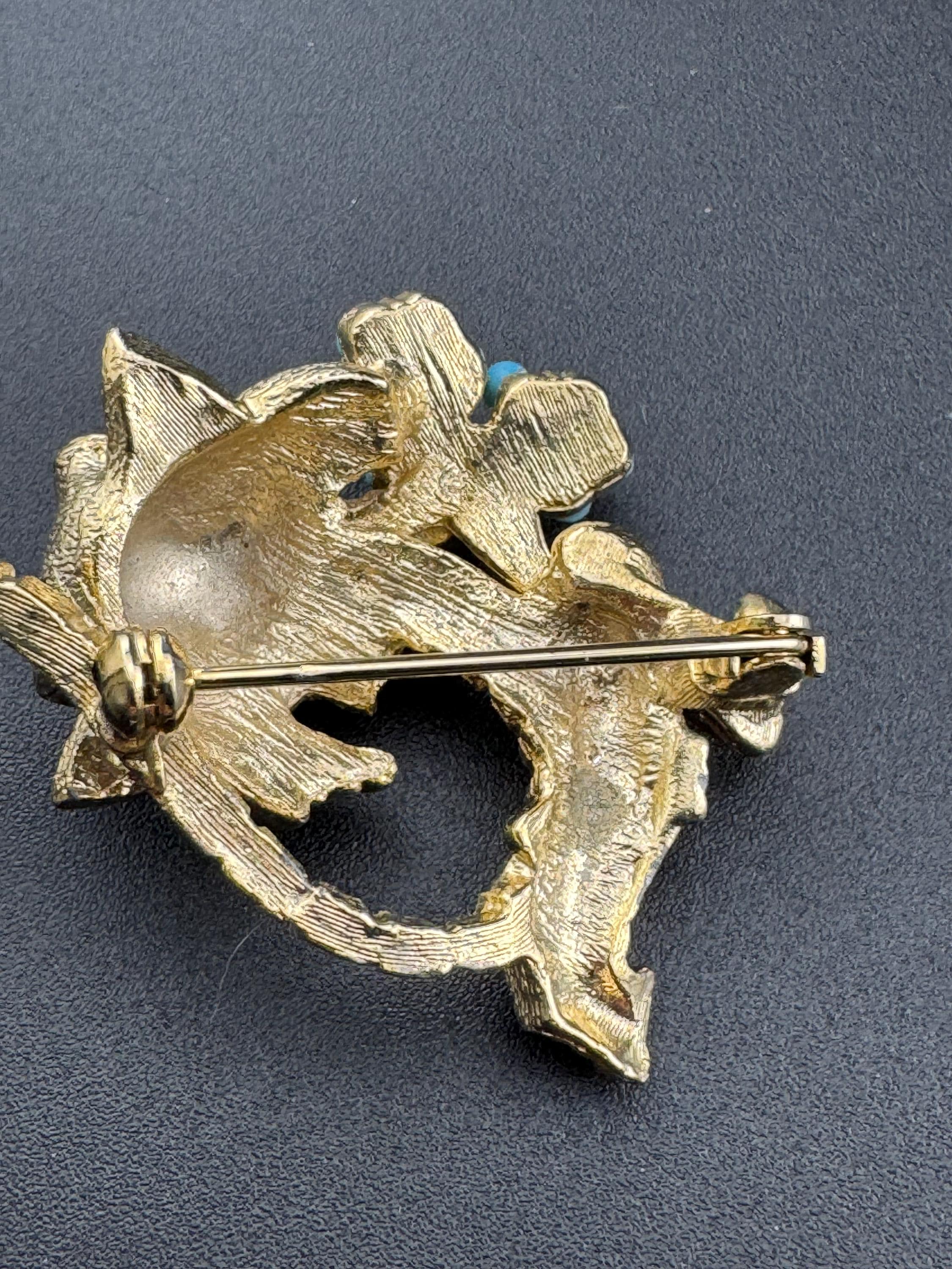 Vintage Gold Tone Lion Brooch with Turquoise Paste