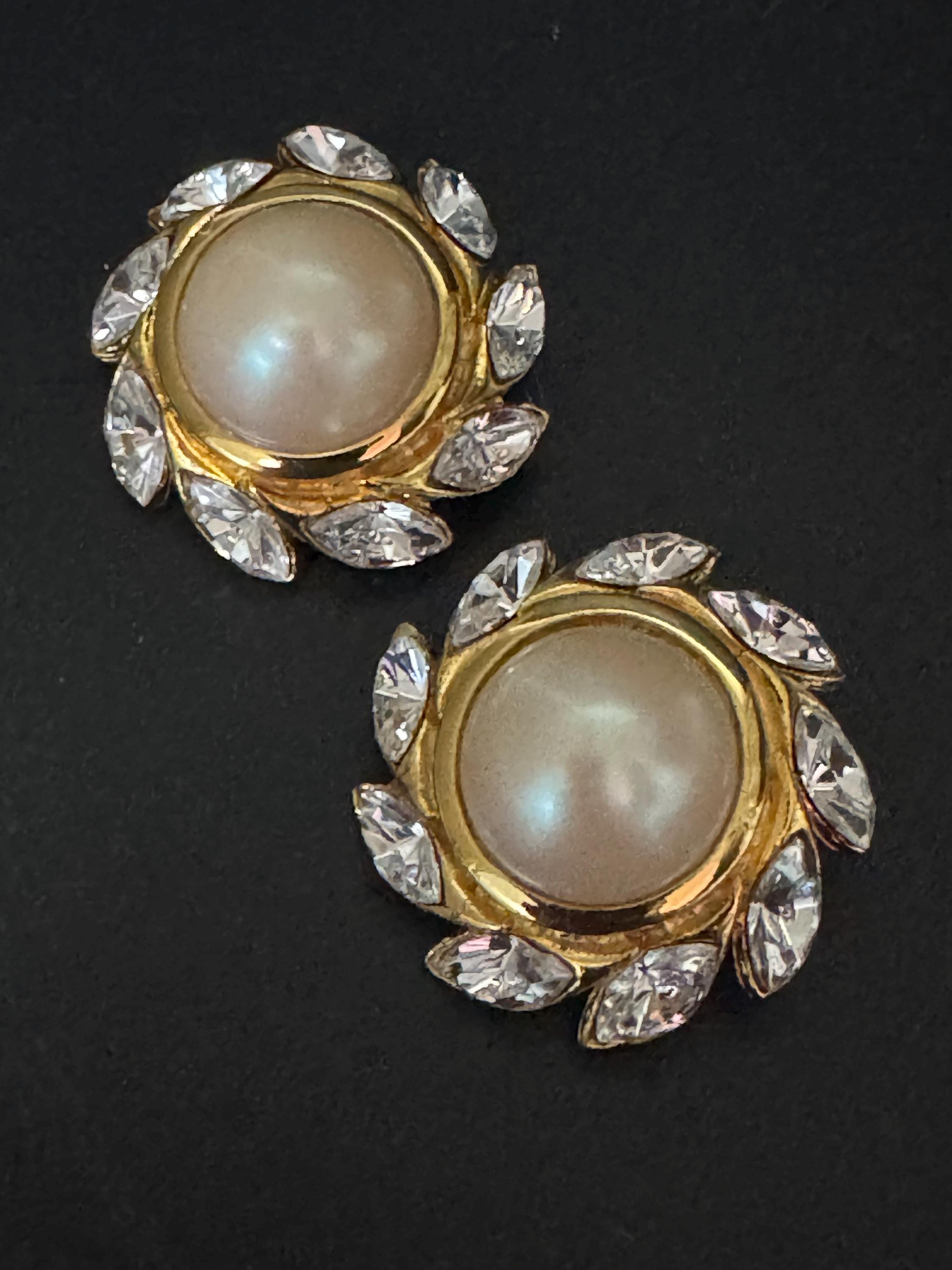 vintage 3.5cm gold tone Round luminescent faux pearl glass cabochon and clear Navette Swarovski crystal big stud clip on earrings