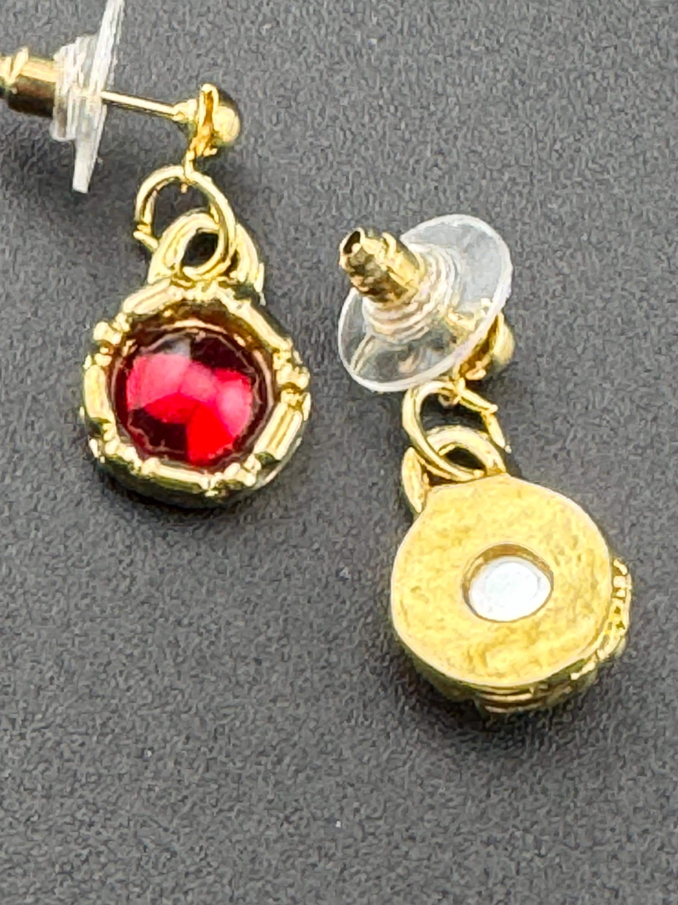 Vintage ruby red cabochon gold drop dangly earrings