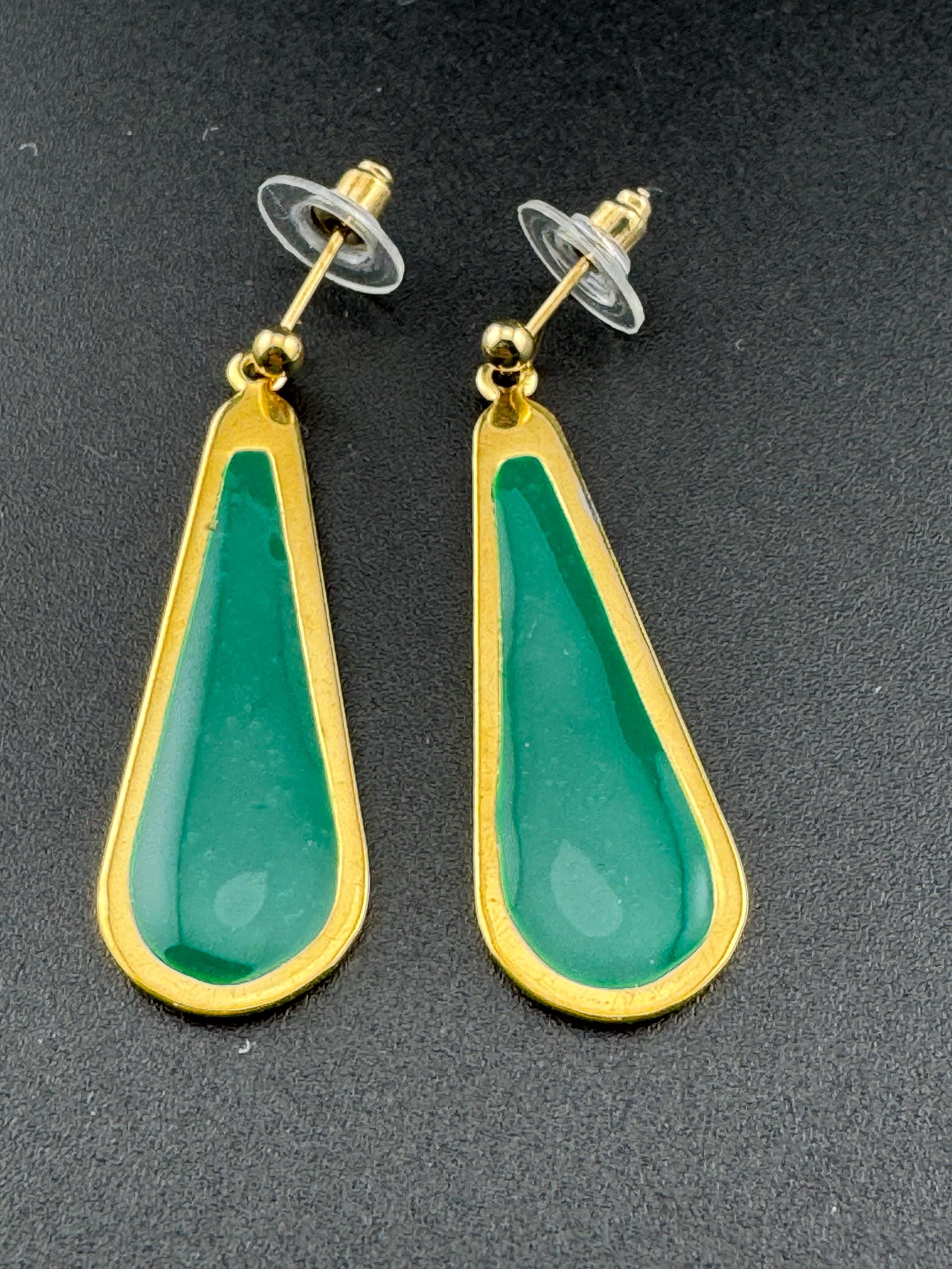 Vintage 80s teal green enamel gold tone dangly drop earrings for pierced ears unworn