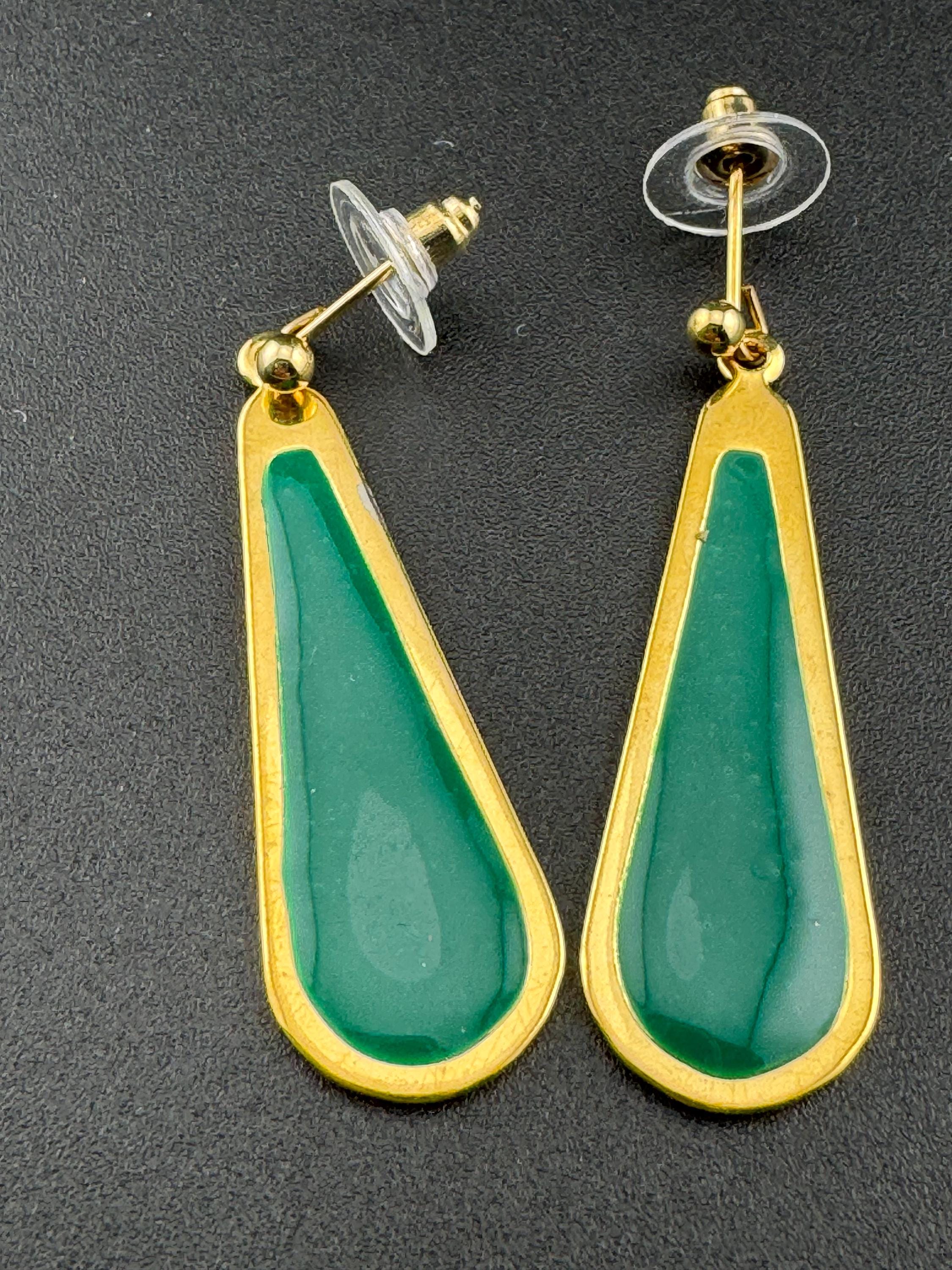 Vintage 80s teal green enamel gold tone dangly drop earrings for pierced ears unworn