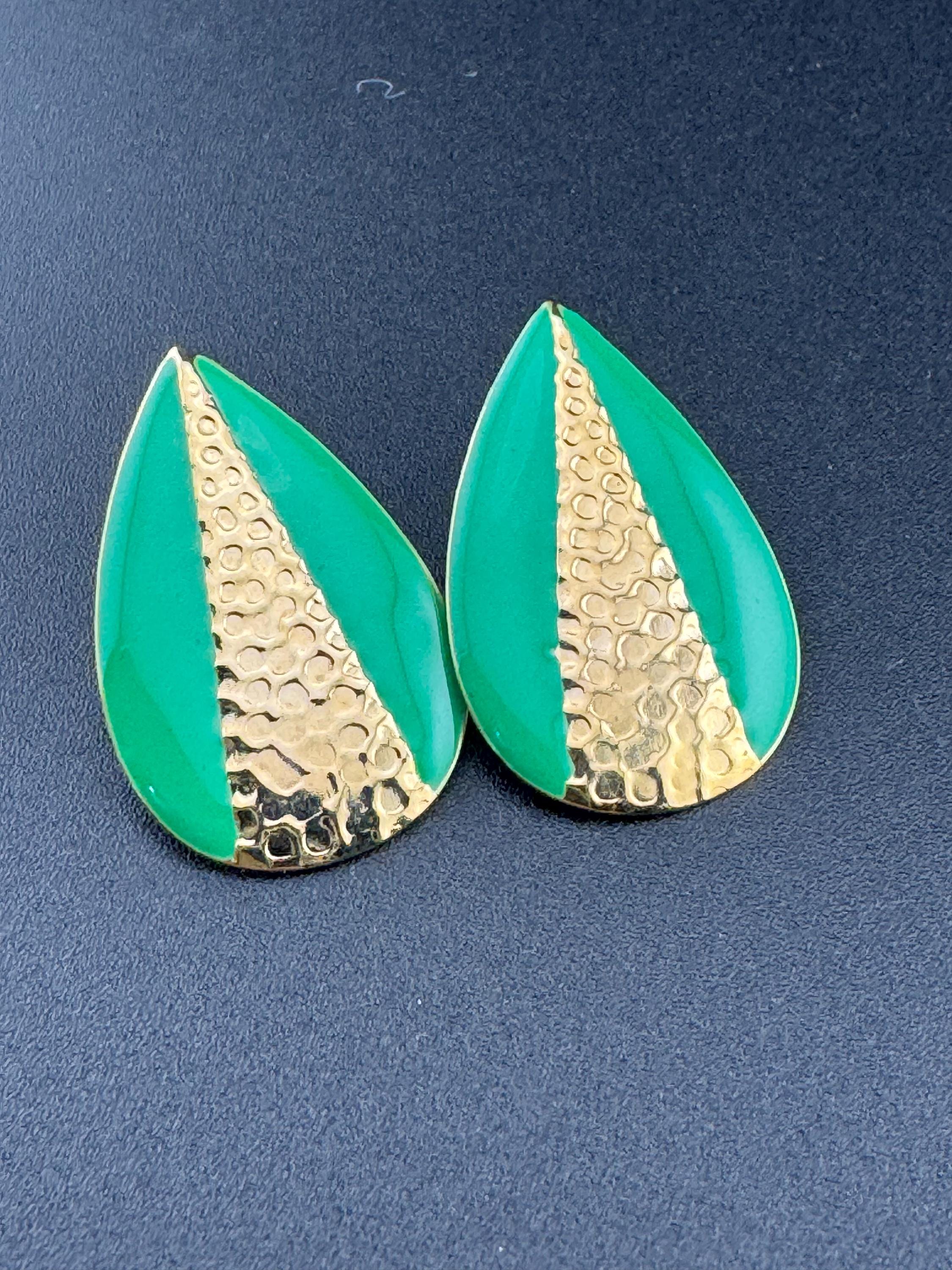 Vintage 80s Green Enamel Gold Tone Stud Earrings
