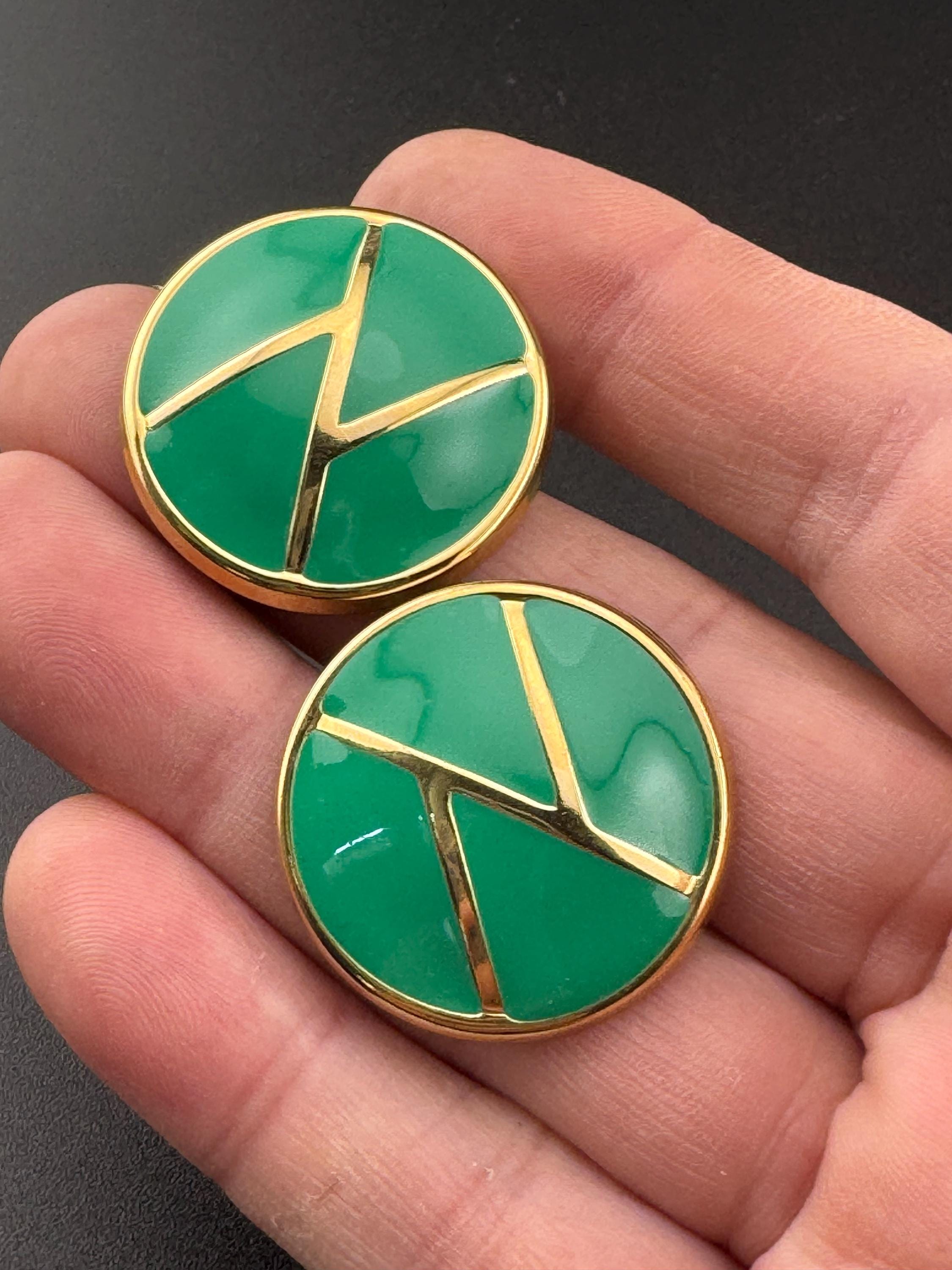 Vintage 80s bright green enamel gold tone two tone round button stud earrings for pierced ears unworn