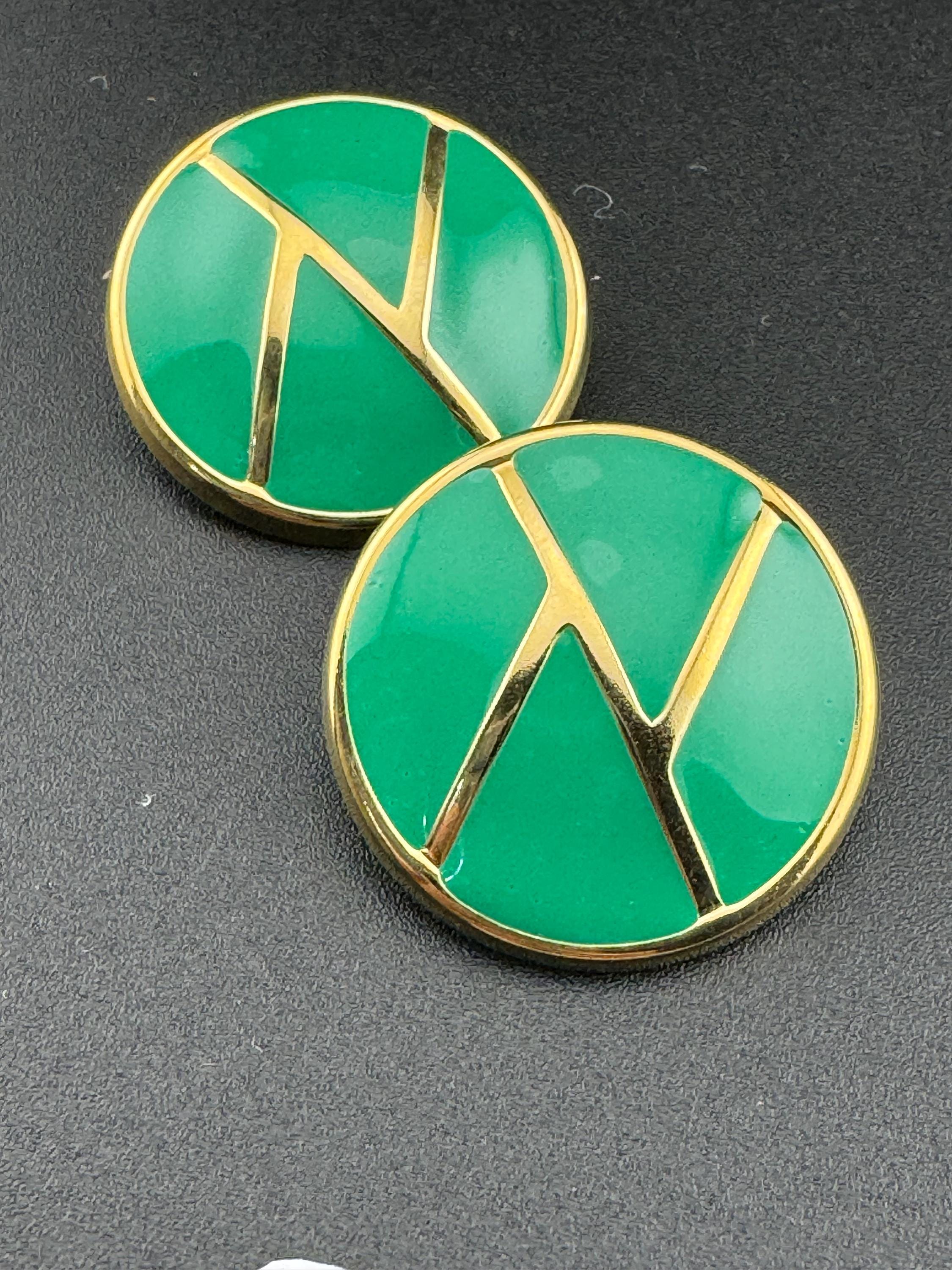 Vintage 80s bright green enamel gold tone two tone round button stud earrings for pierced ears unworn