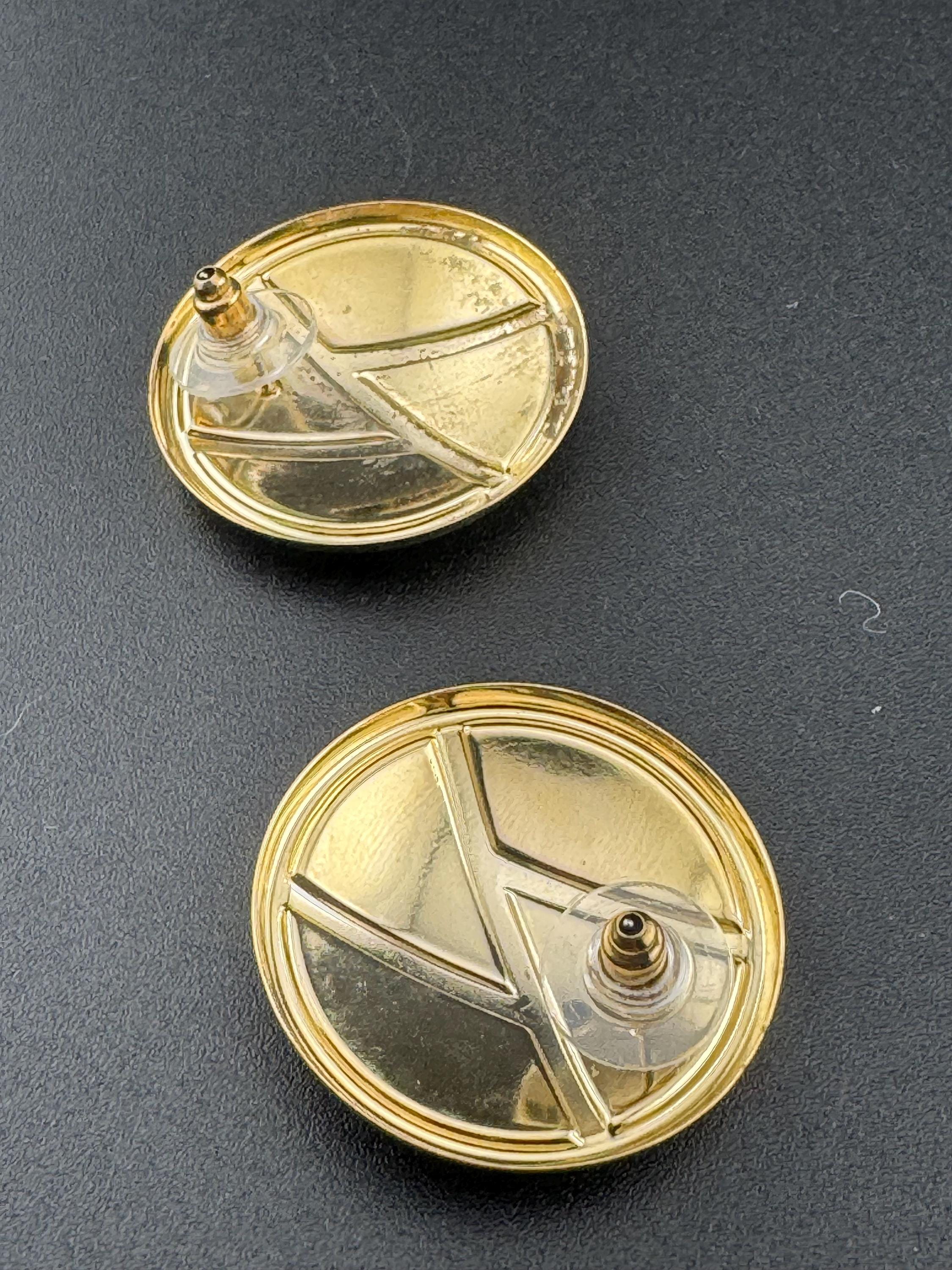 Vintage 80s bright green enamel gold tone two tone round button stud earrings for pierced ears unworn