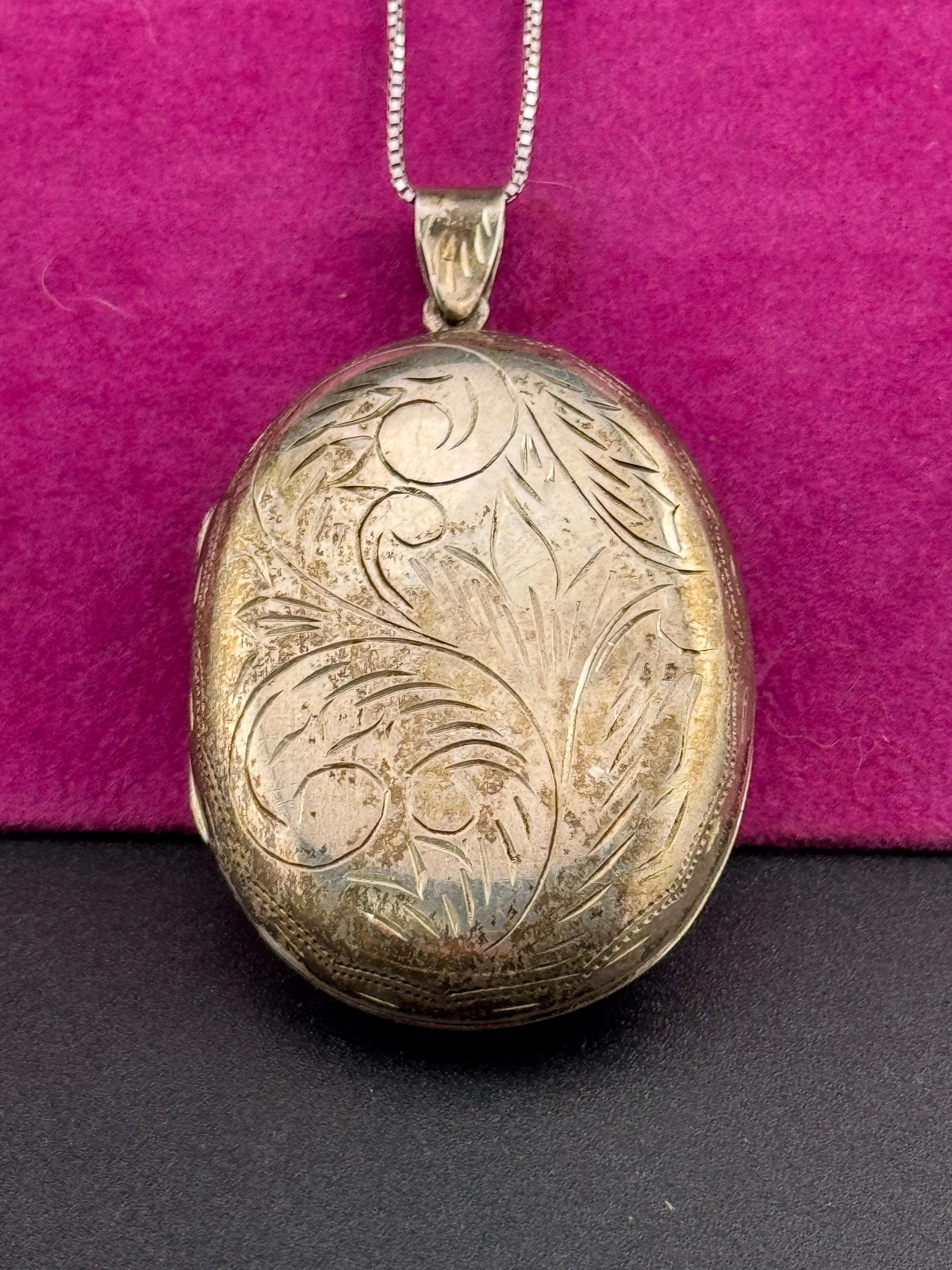 Vintage Floral Engraved Photo Locket - Sterling Silver Keepsake