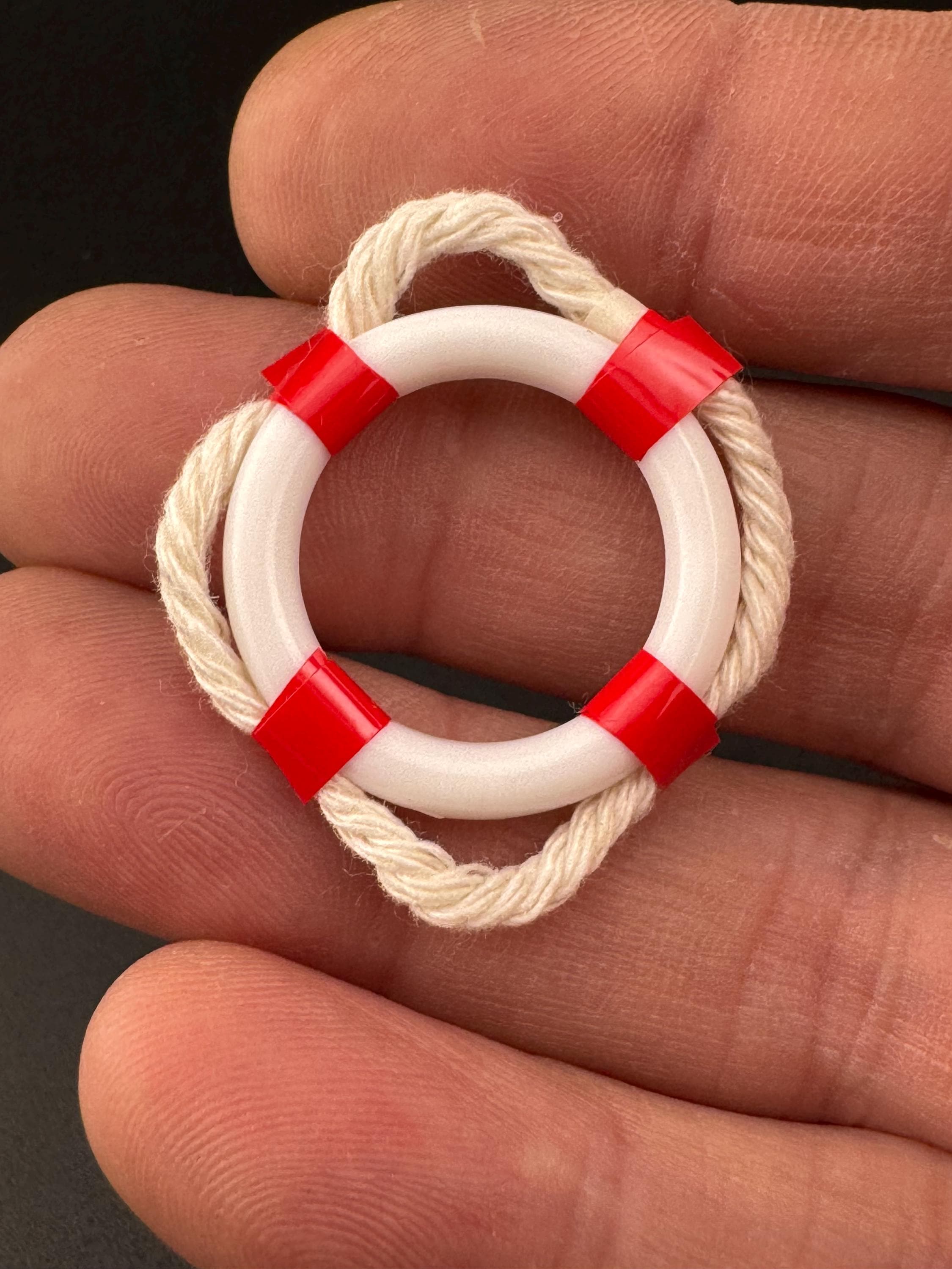 Miniature Red & White Lifebuoy: Beach Cake Topper (3cm)