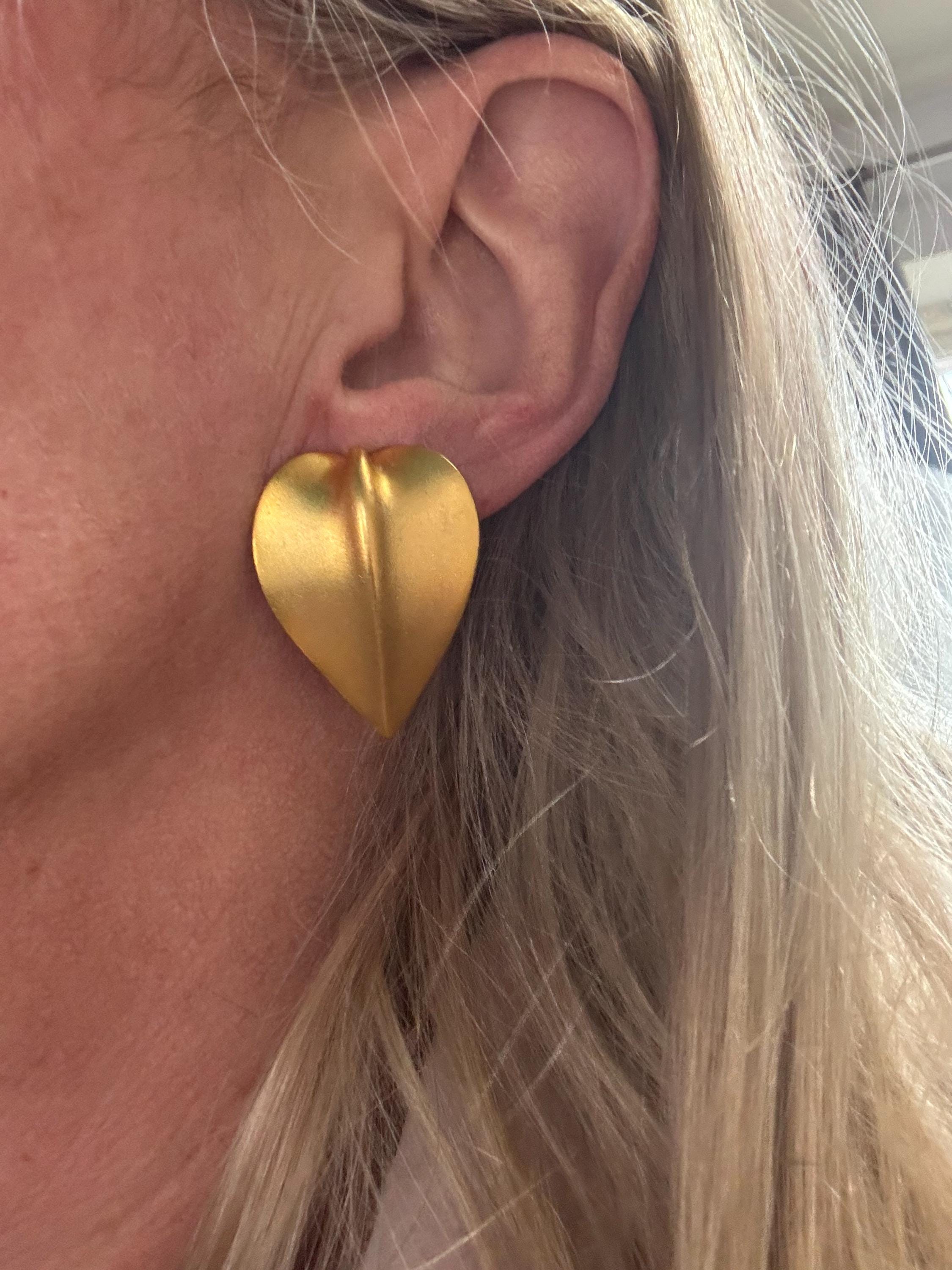 Retro 3cm abstract leaf clip on earrings Matt gold tone